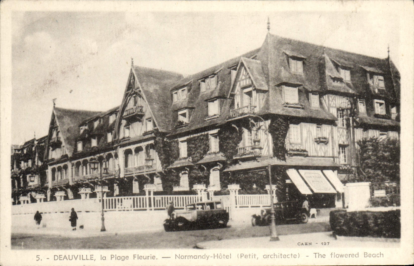 CPA Deauville la plage fleurie le normandy hotel