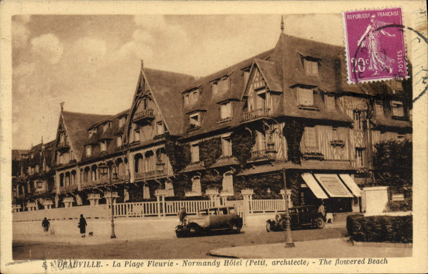 CPA Deauville la plage fleurie le normandy hotel