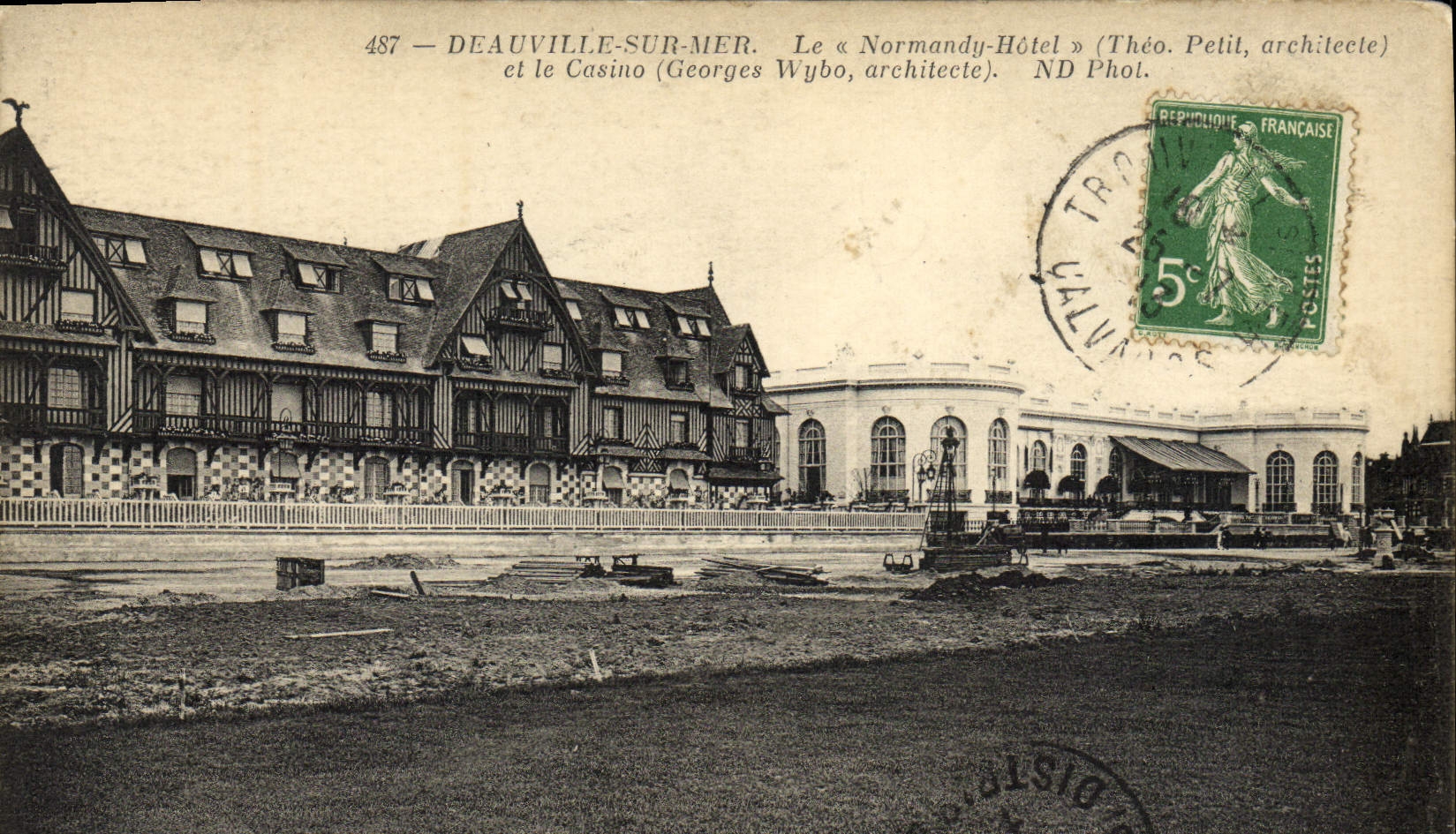 CPA Deauville sur mer le et le casino
