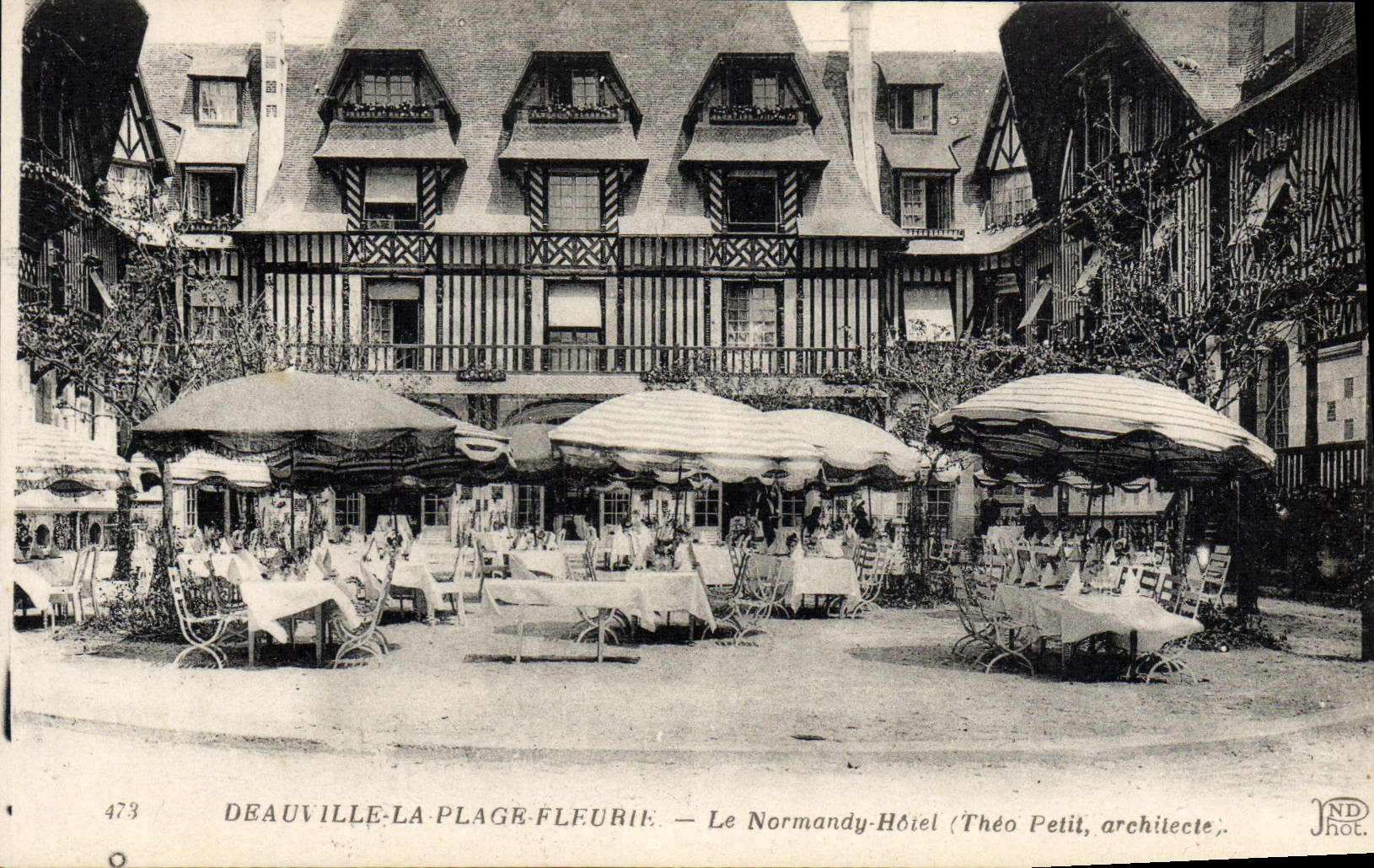 CPA Deauville la plage fleurie le normandy hotel