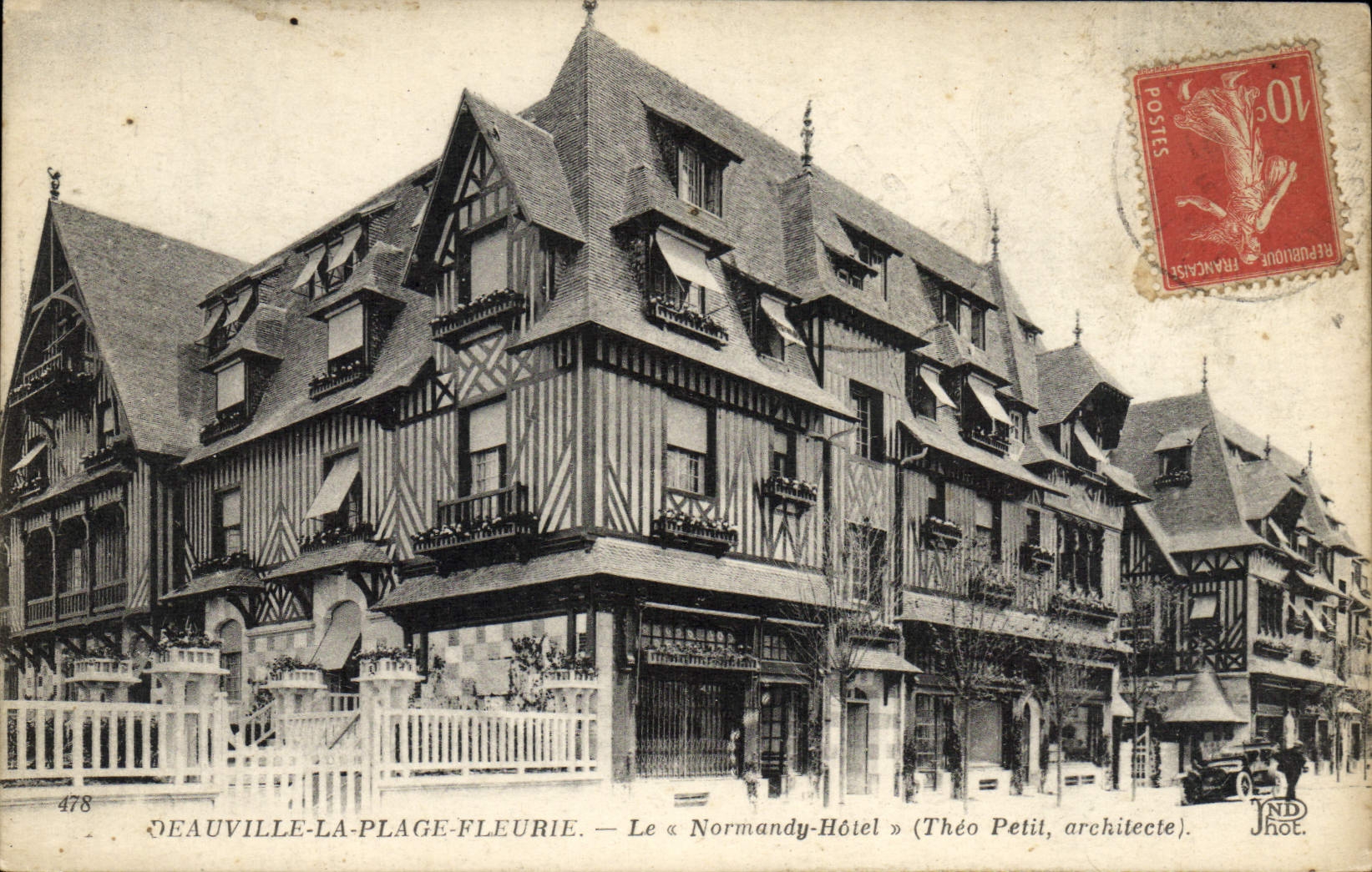 CPA Deauville la plage fleurie le normandy hotel