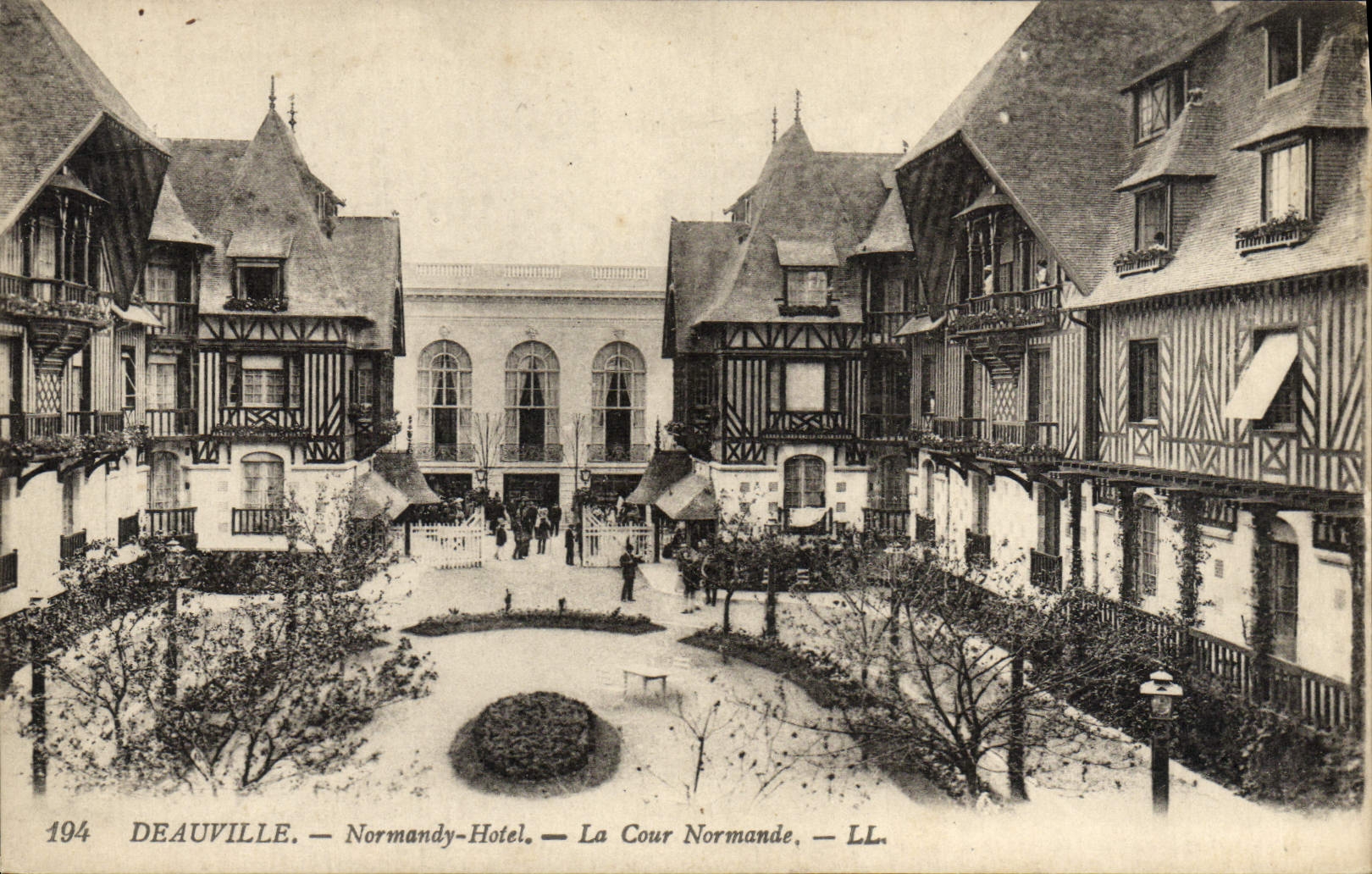 Hotel de Deauville Normandía de la POSTAL de la VENDIMIA el normando de la corte