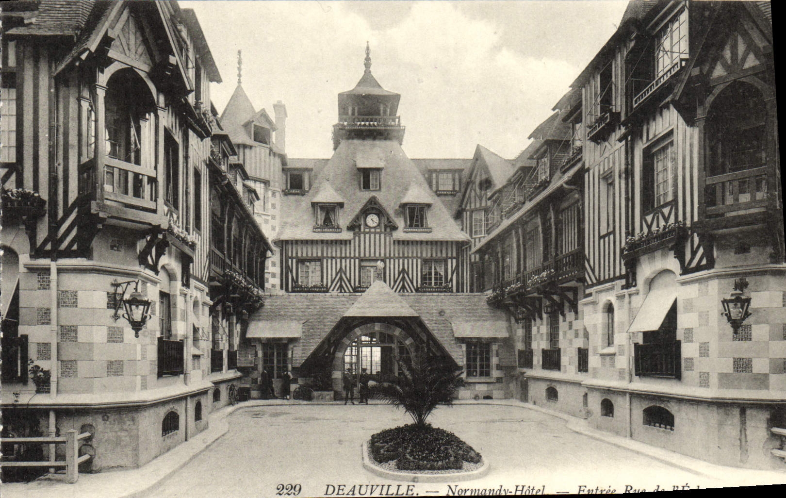 CPA Deauville Normandy hotel entree 