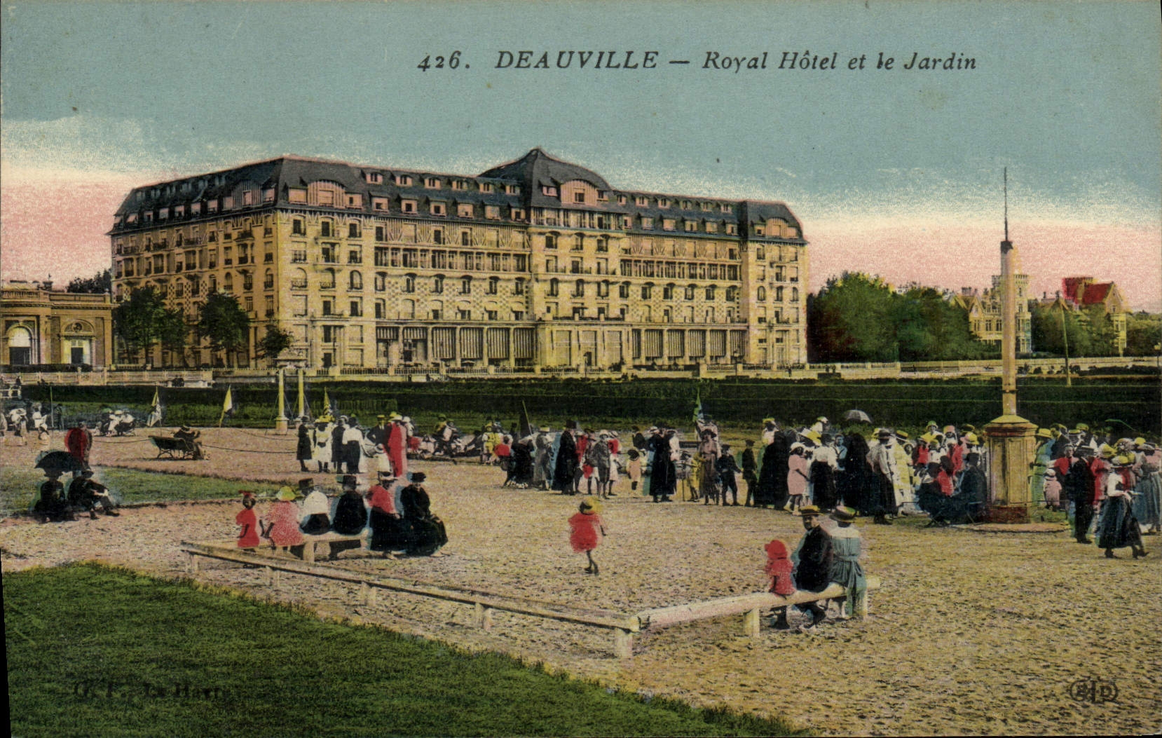 CPA Deauville Royal hotel et le jardin