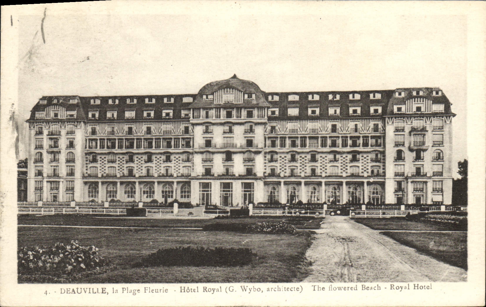 CPA Deauville La plage fieurie le royal hotel