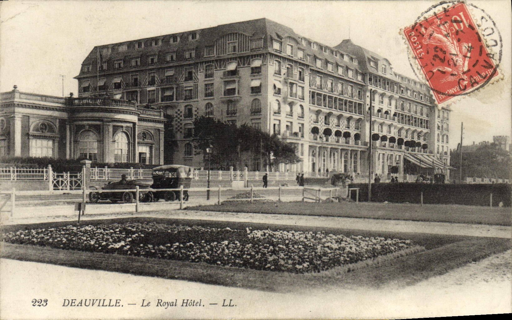 VINTAGE POSTCARD Deauville the Royal hotel