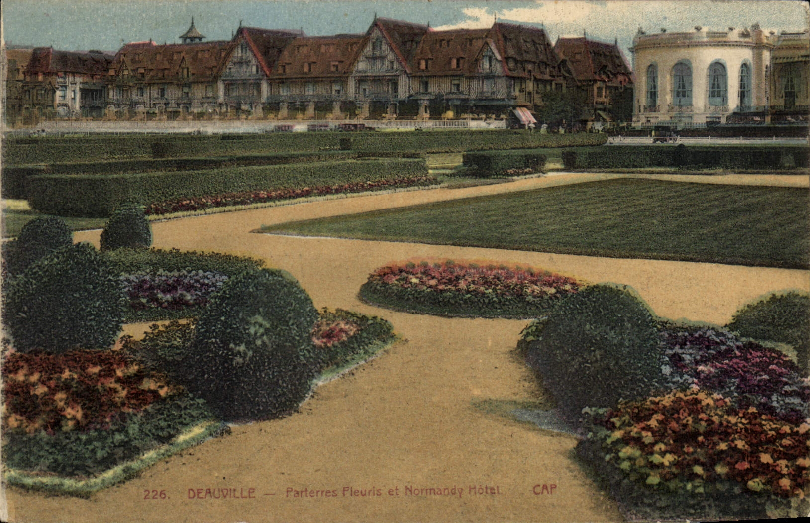 CPA Deauville parterres fleurie et normandy hotel