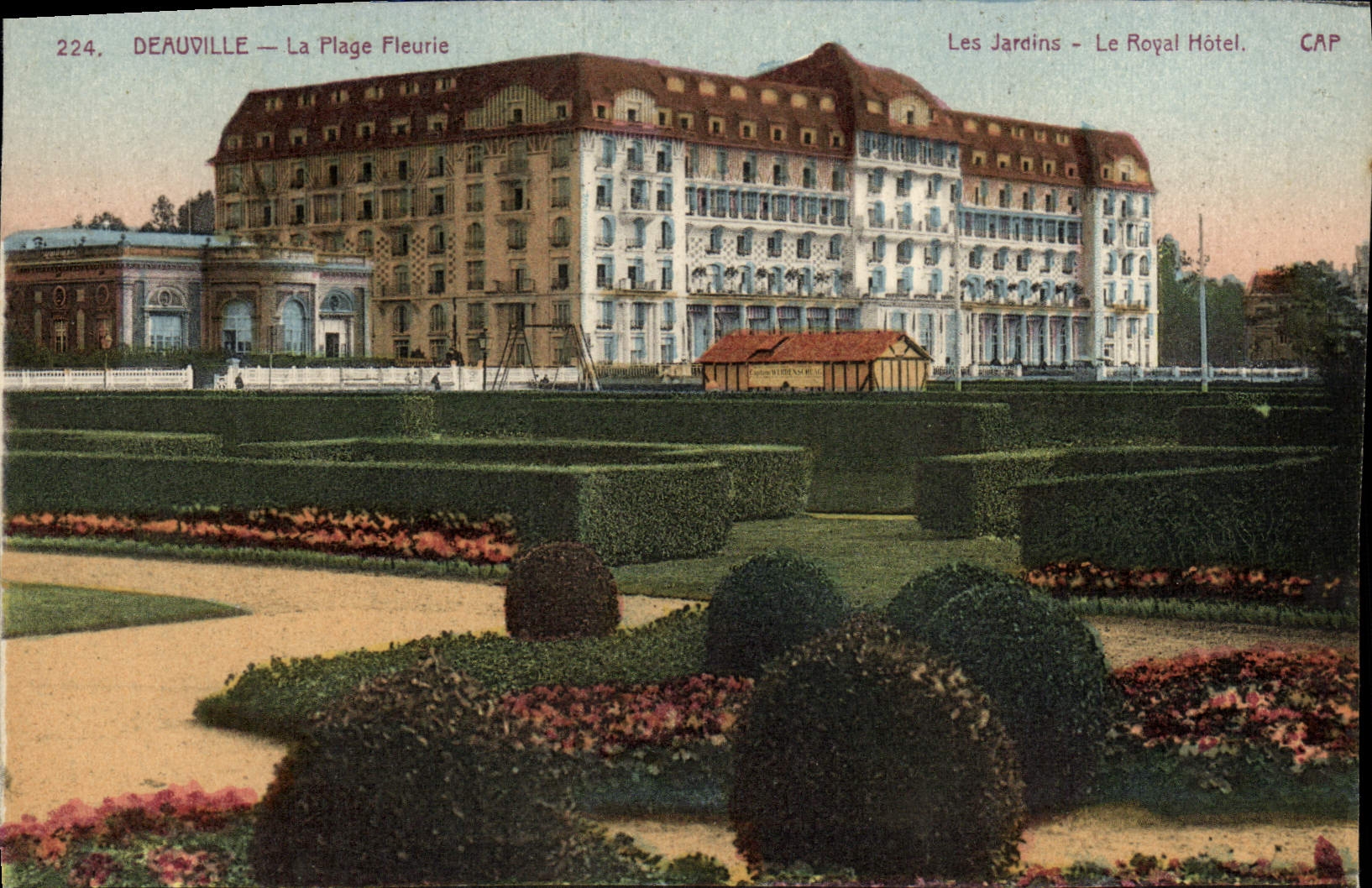 CPA Deauville la plage fleurie les jardins le royal hotel