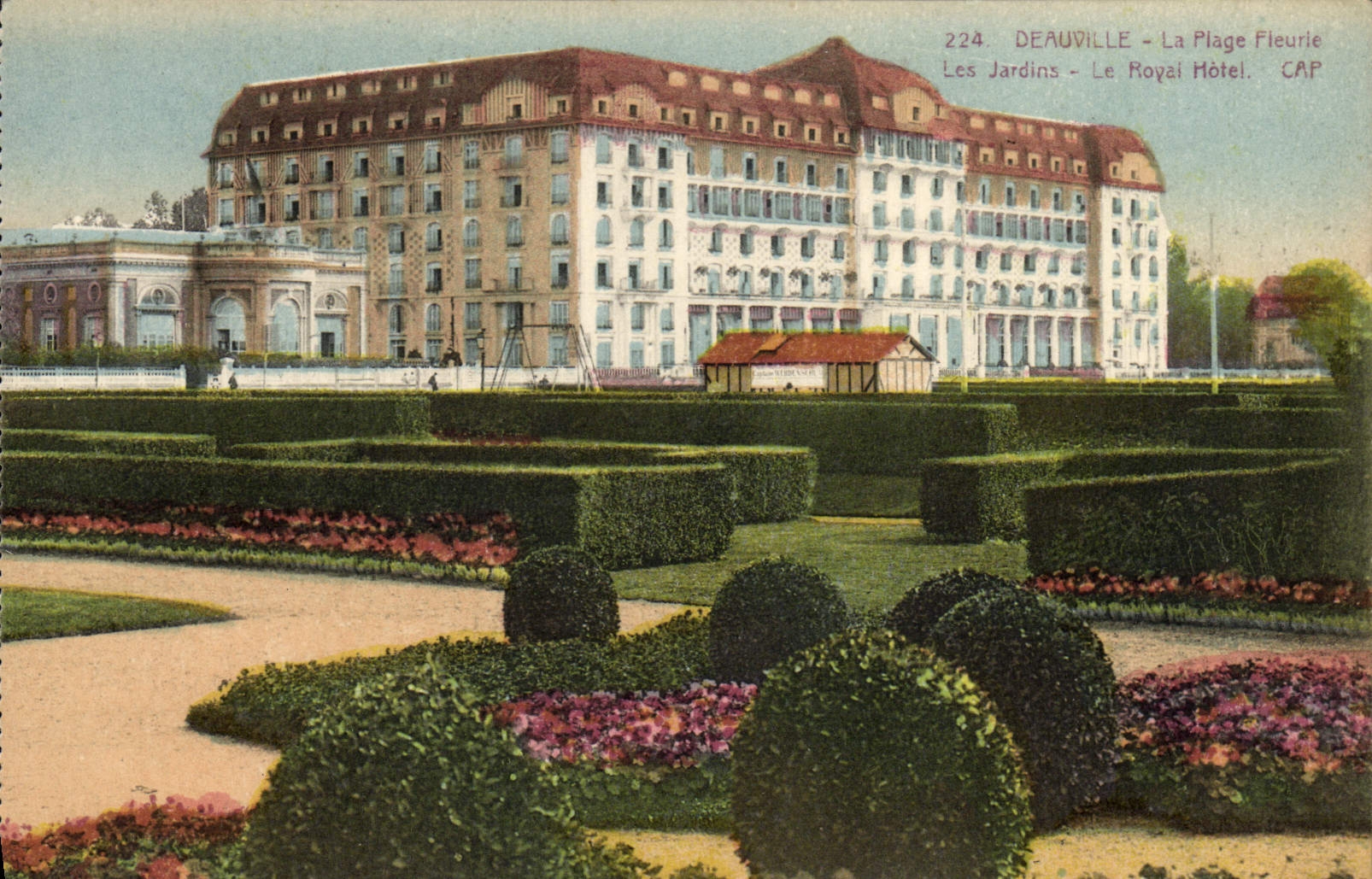 CPA Deauville la plage fleurie les jardins le royal hotel