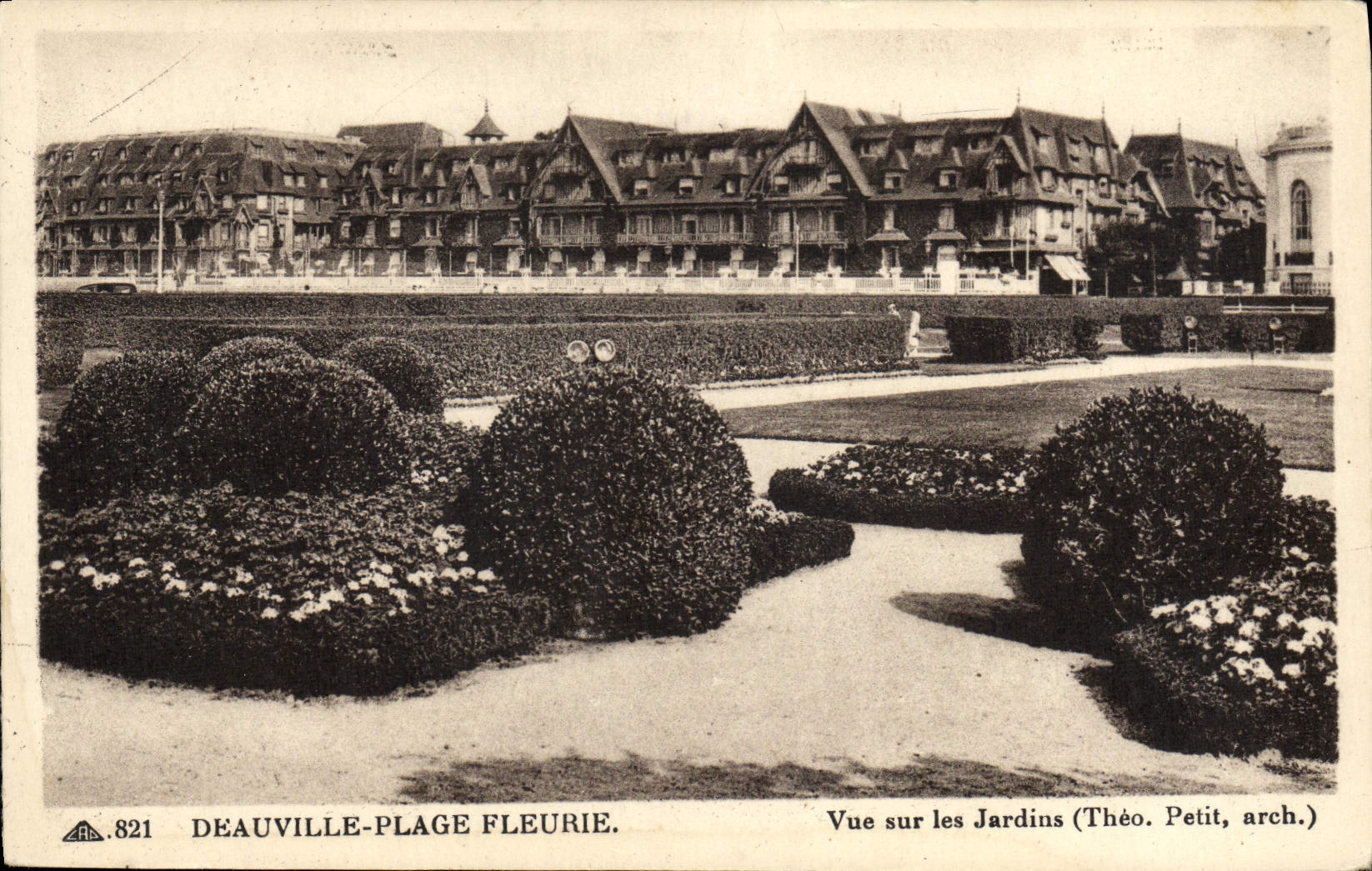 CPA Deauville la plage fleurie vue sur les jardins