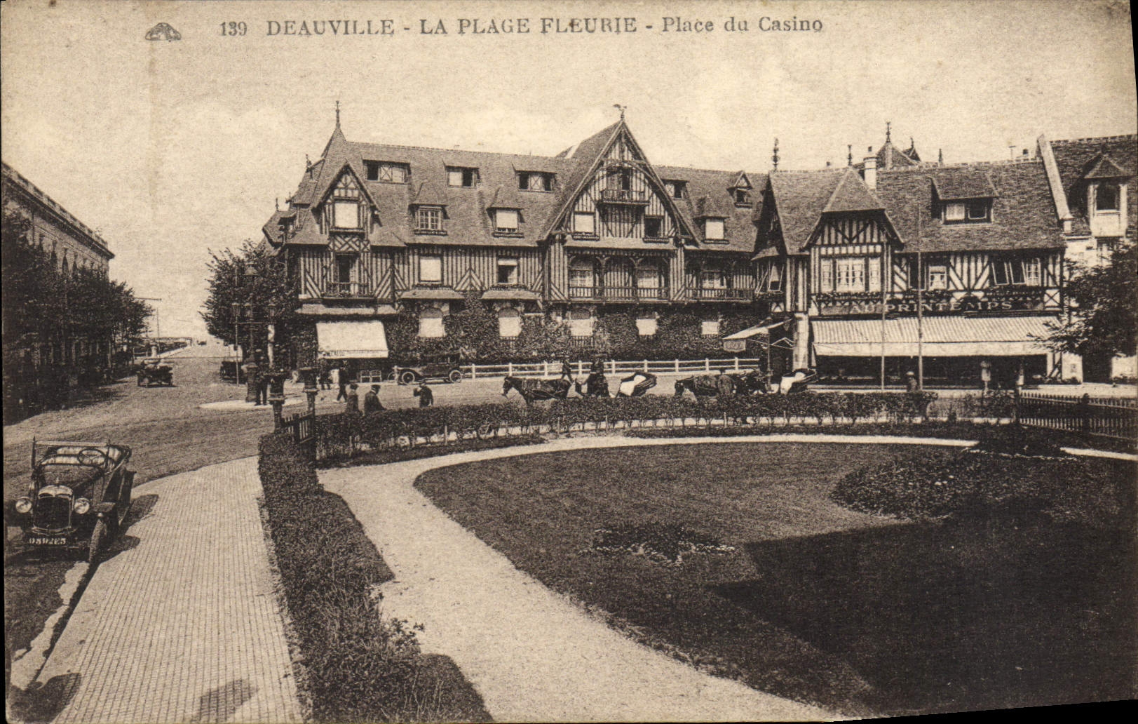 CPA Deauville La plage fleurie place du casino