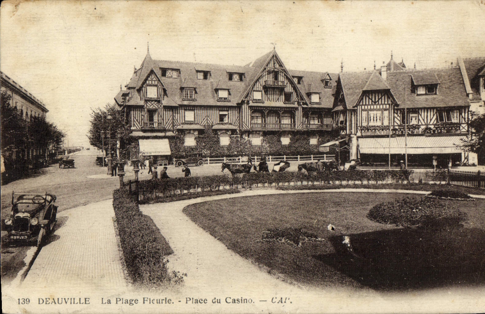 CPA Deauville la plage fleurie place du casino