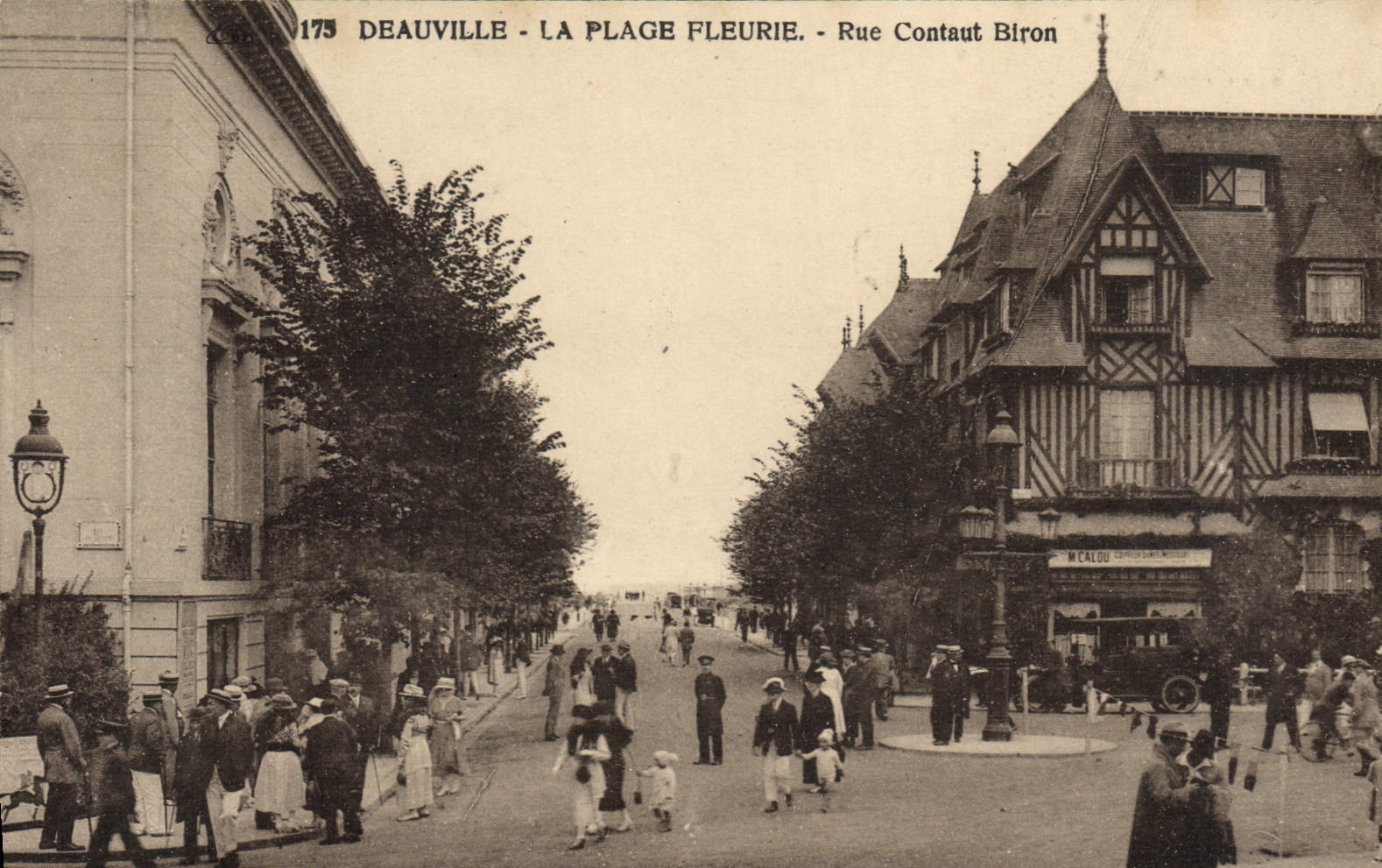 CPA Deauville la plage fleurie rue contaut biron