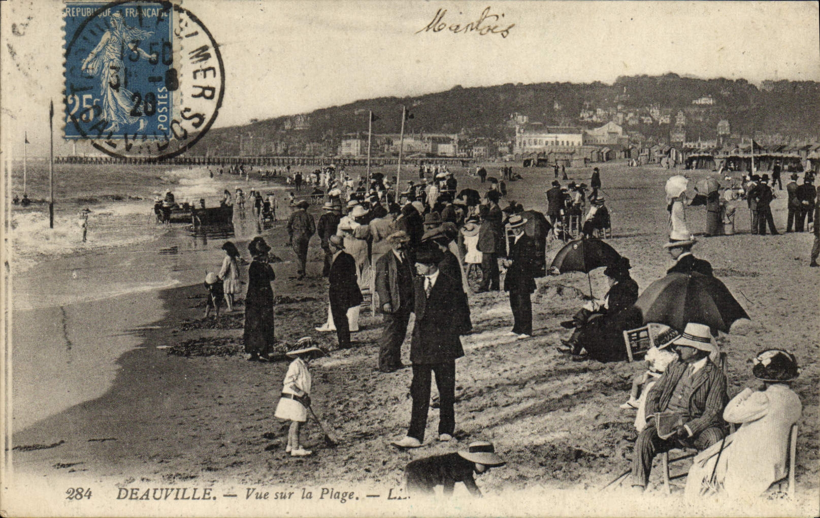 CPA Deauville vue sur la plage