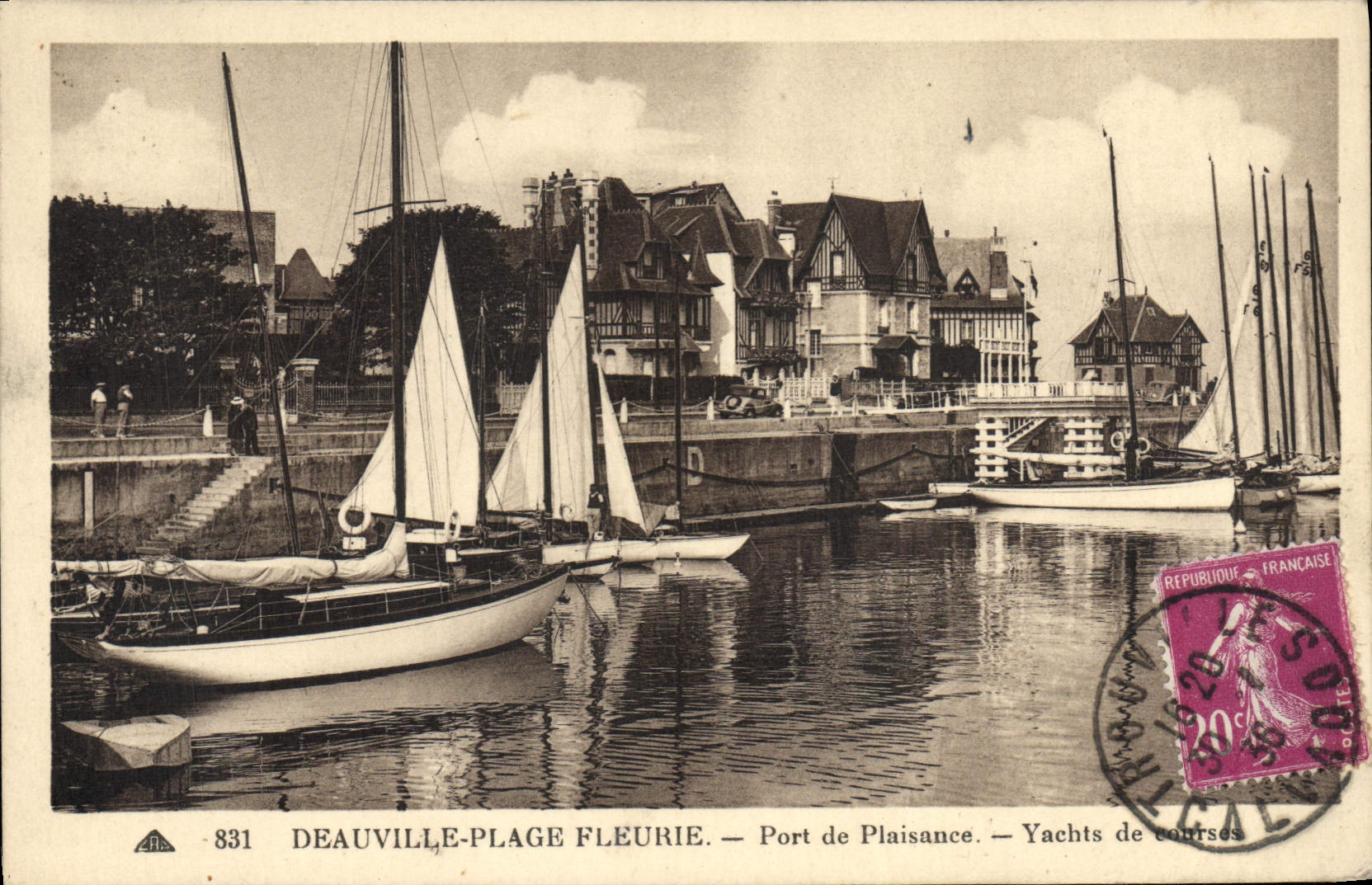 CPA Deauville Plage fleurie port de plaisance Bateaux