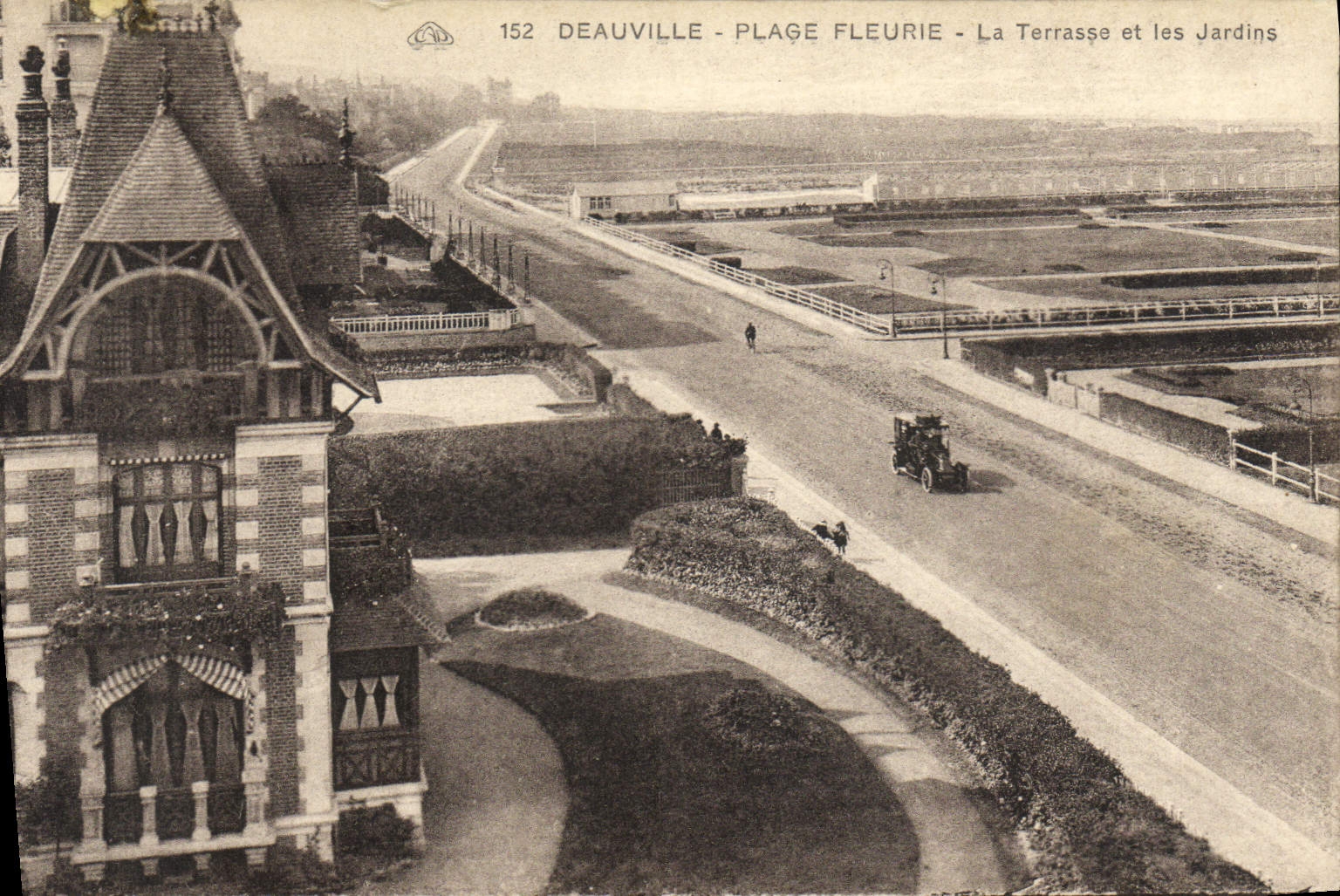 CPA Deauville plage fleurie la terrasse et les jardins