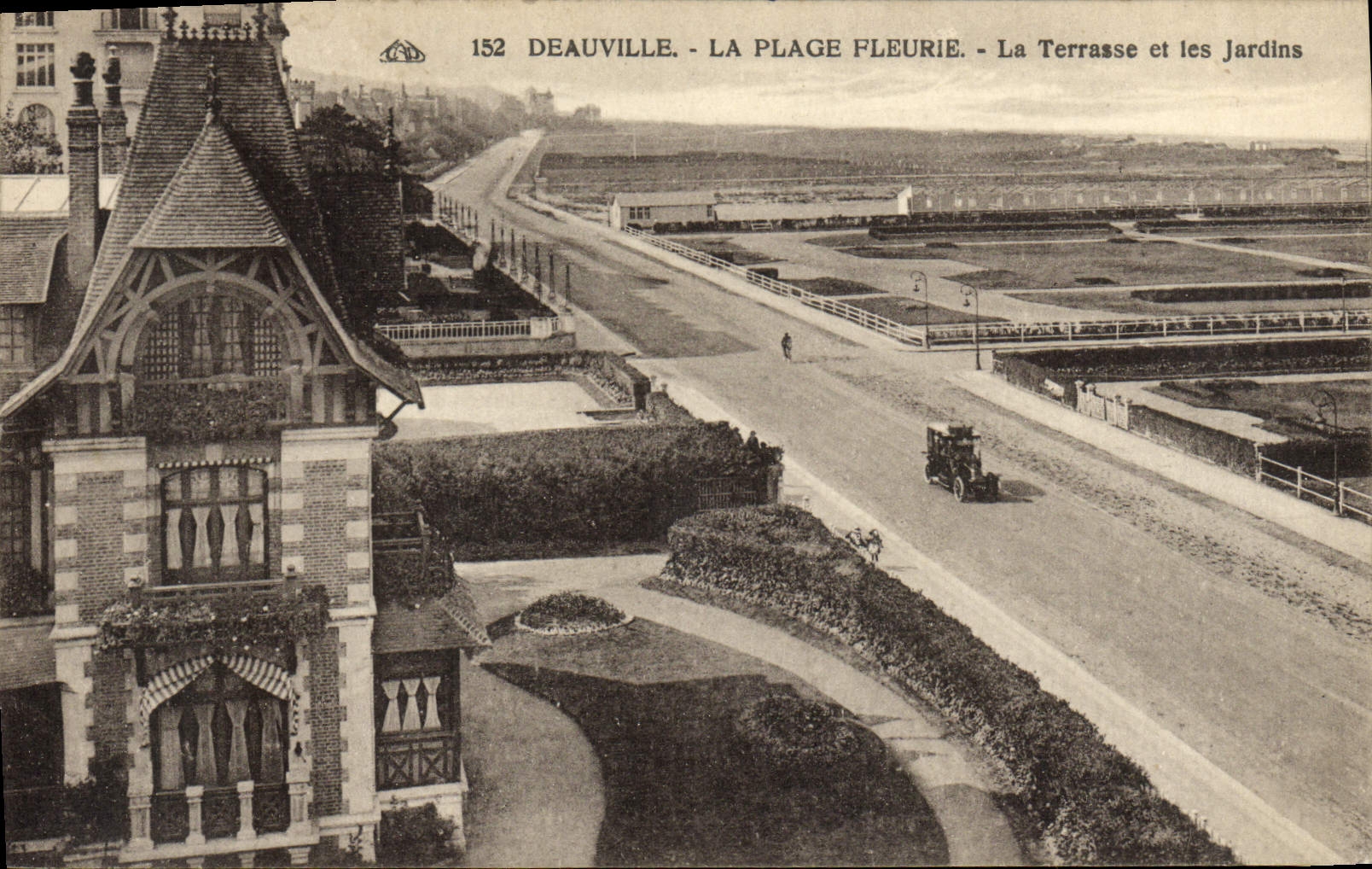 CPA Deauville plage fleurie la terrasse et les jardins