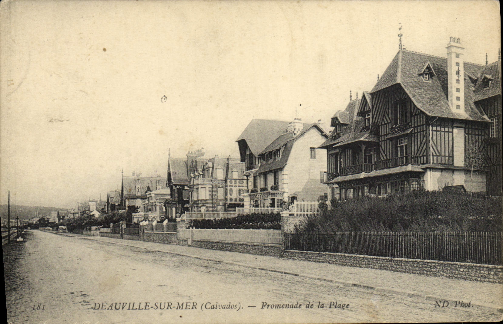 CPA Deauville Sur Mer promenade de la plage