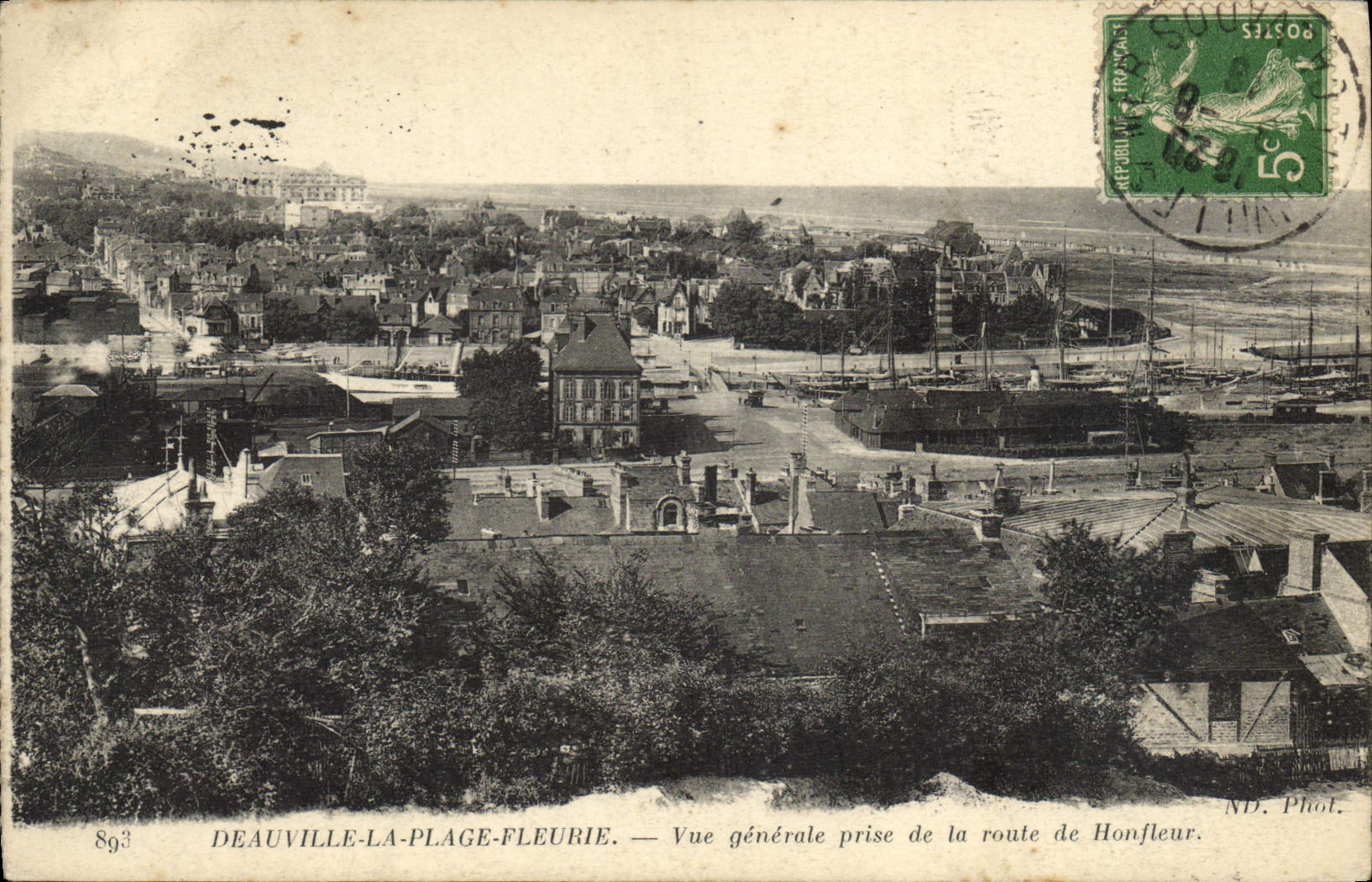 CPA Deauville La plage fleurie vue generale prise de la route de Honfleur