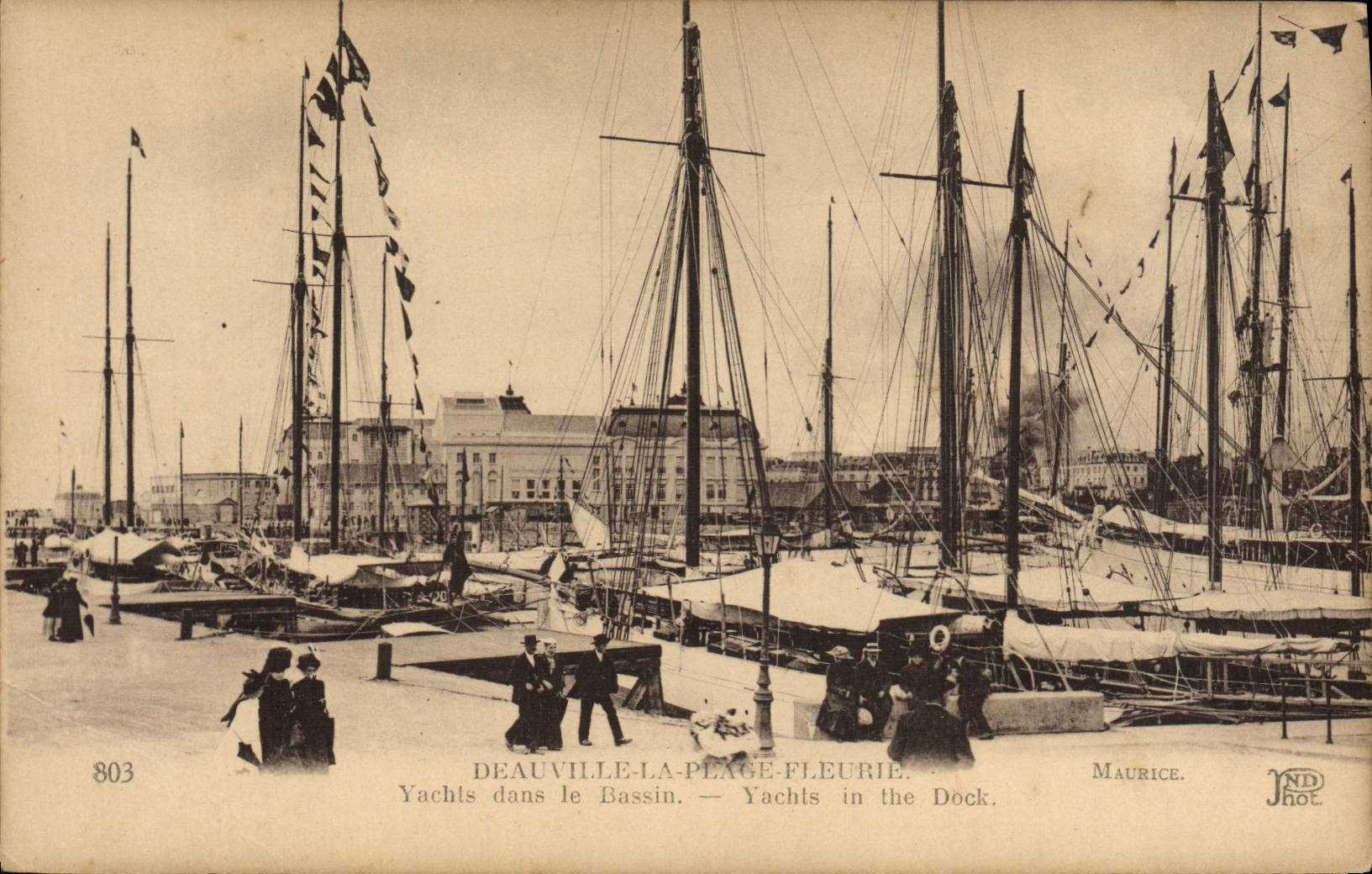 CPA Deauville La plage fleurie yachts dans bassin Bateaux