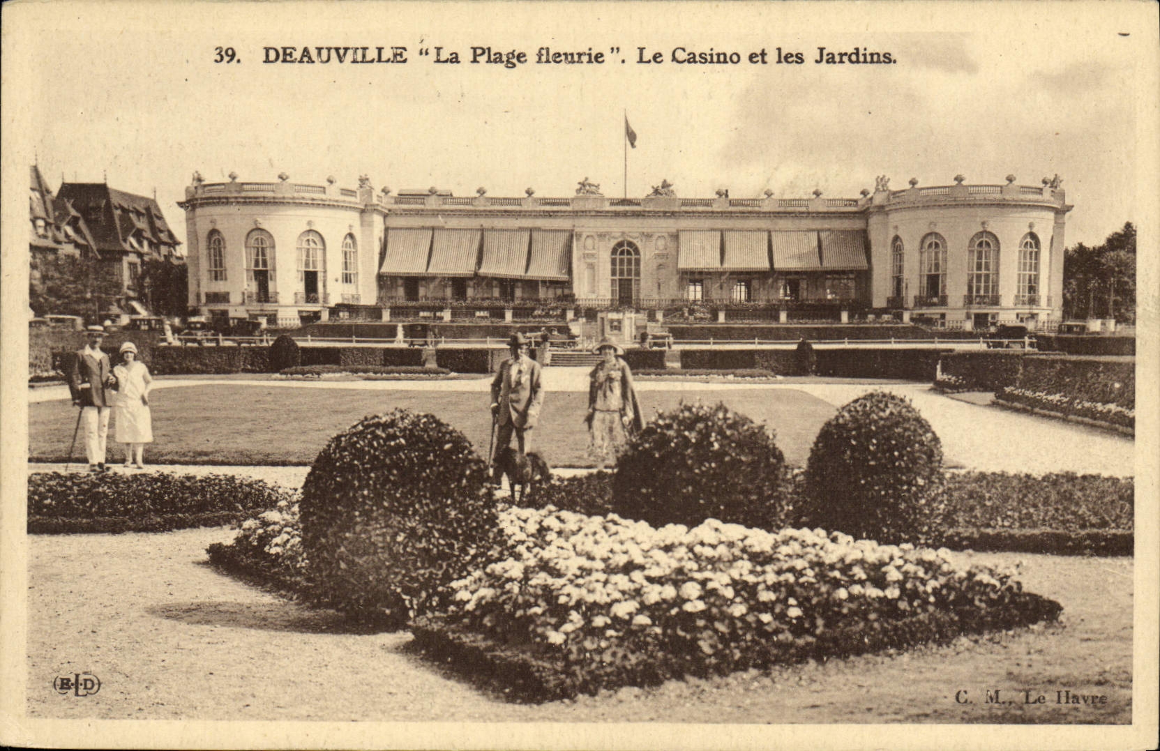 CPA Deauville Plage fleurie le casino et les jardins