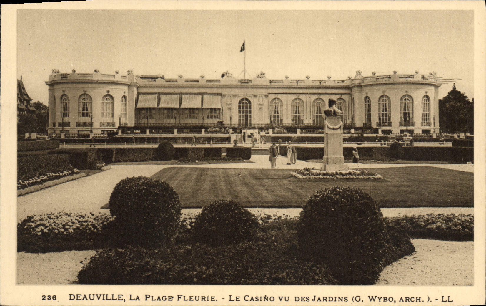 CPA Deauville La Plage fleurie le casino vu des jardins