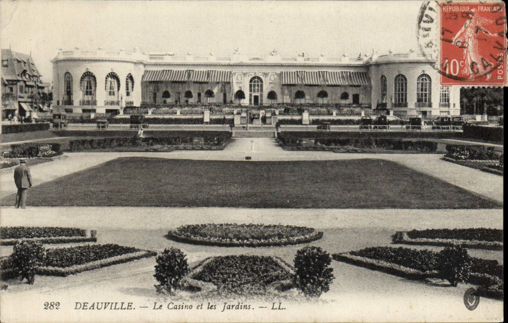 CPA Deauville Le casino et les jardins