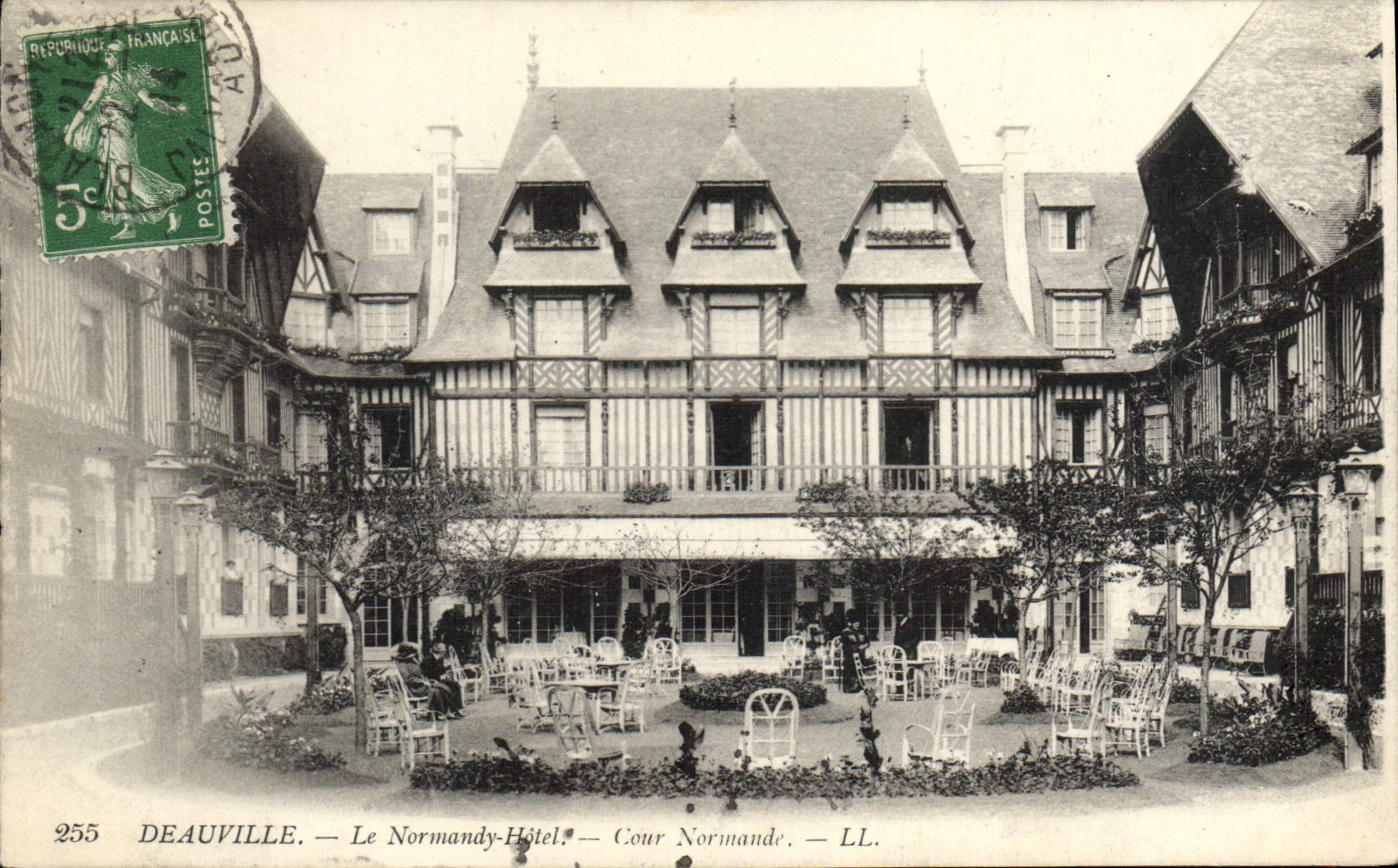 Normando de la corte del hotel de Deauville Normandía de la POSTAL de la VENDIMIA