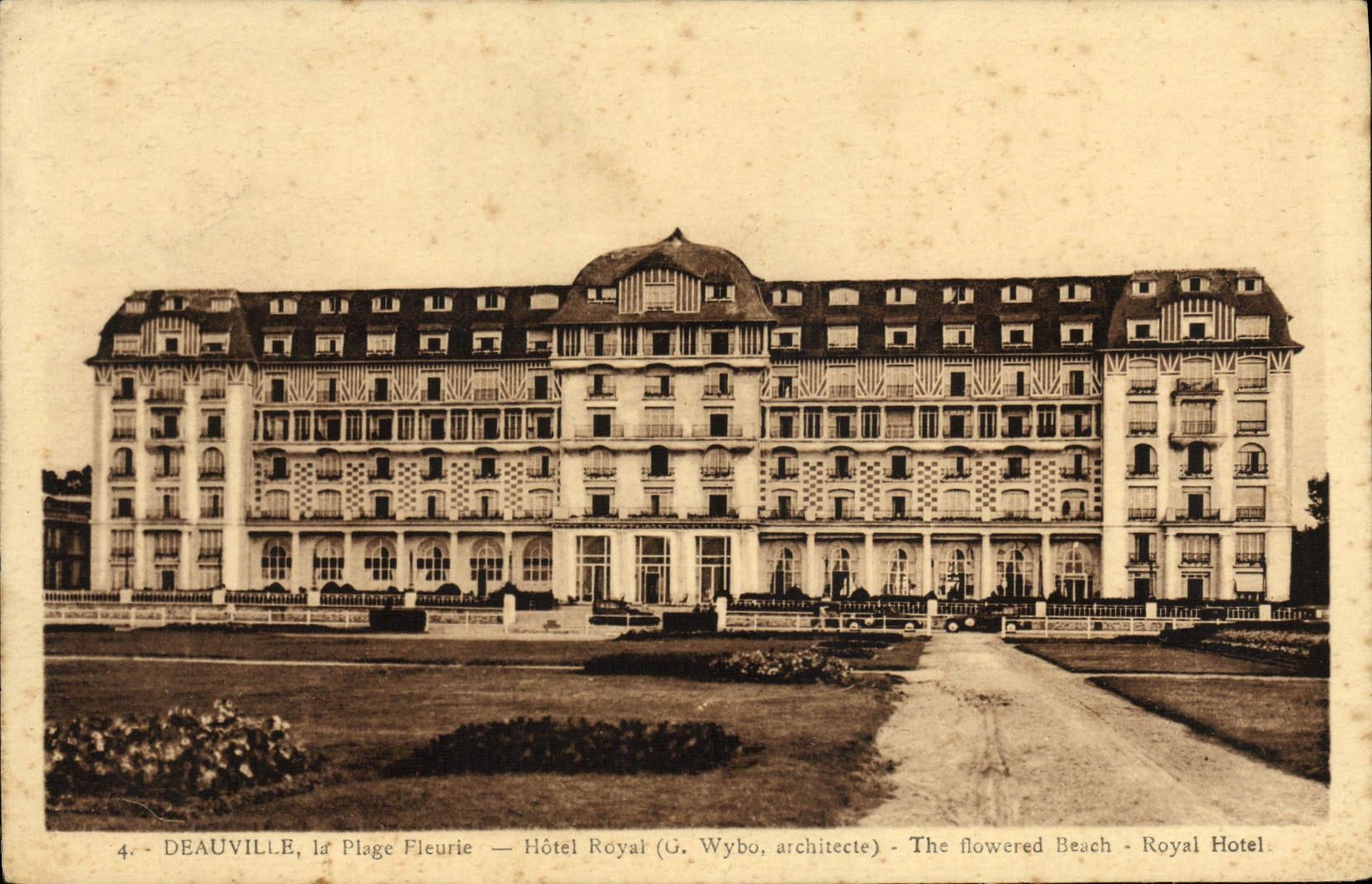CPA Deauville la plage fleurie hotel royal