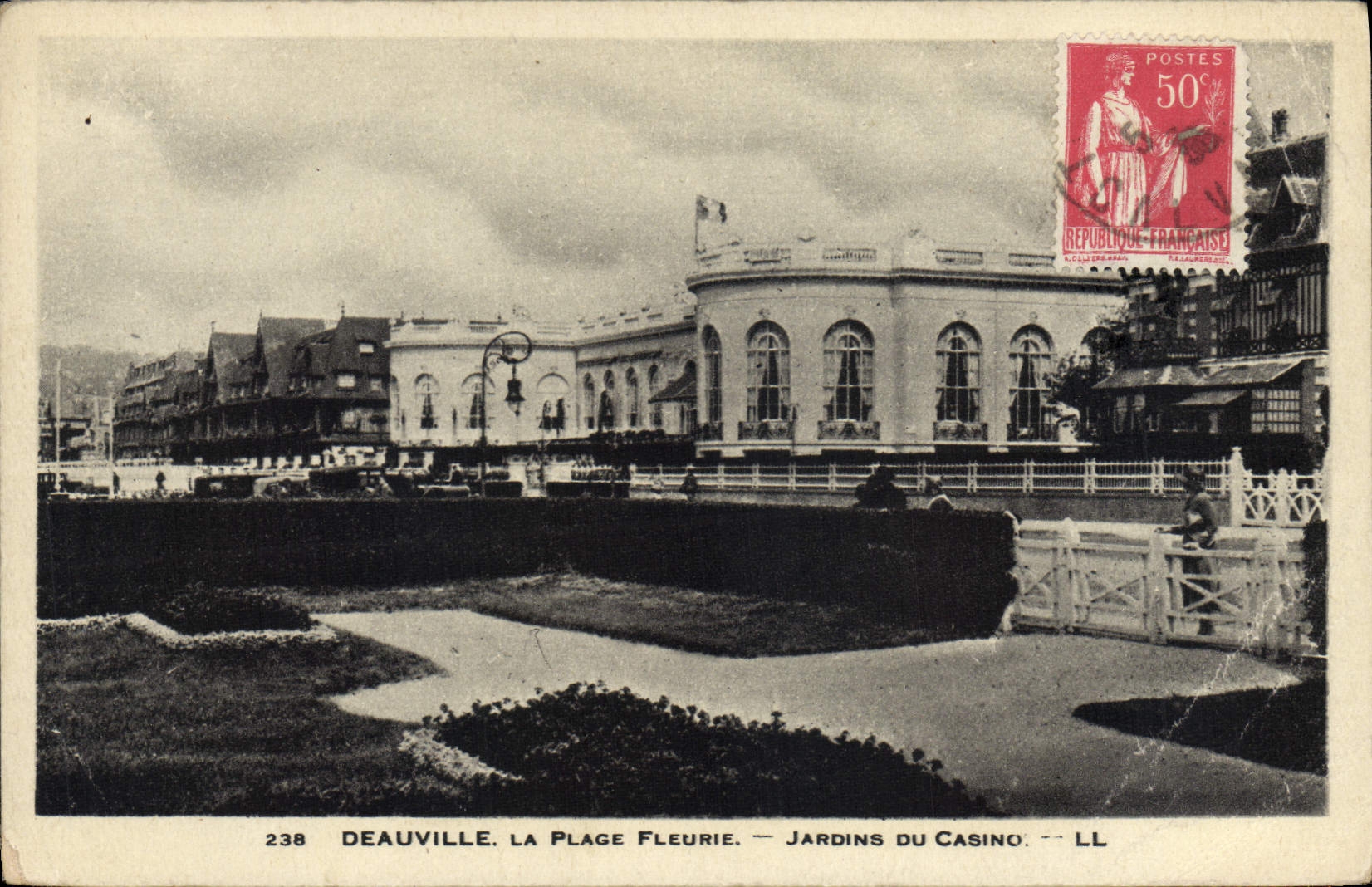 CPA Deauville La plage fleurie jardins du casino