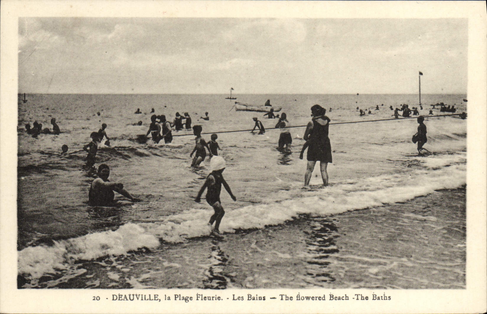 CPA Deauville la plage fleurie les bains