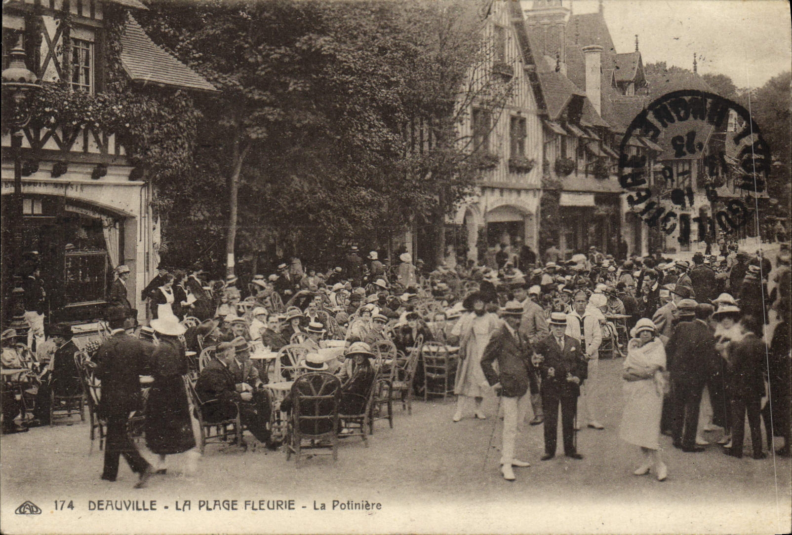 CPA Deauville La Plage fleurie la potiniere