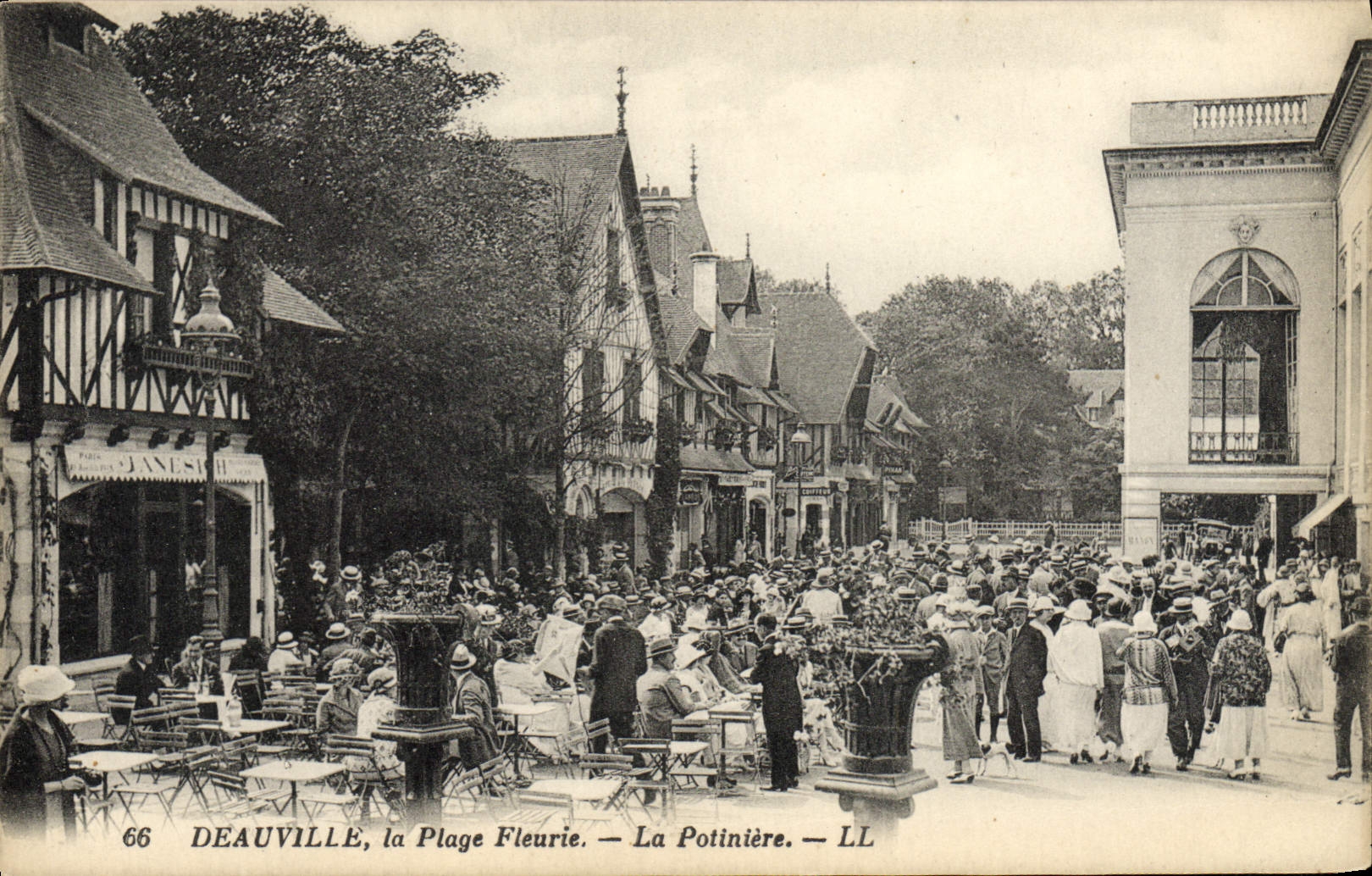 CPA Deauville La plage fleurie la potiniere