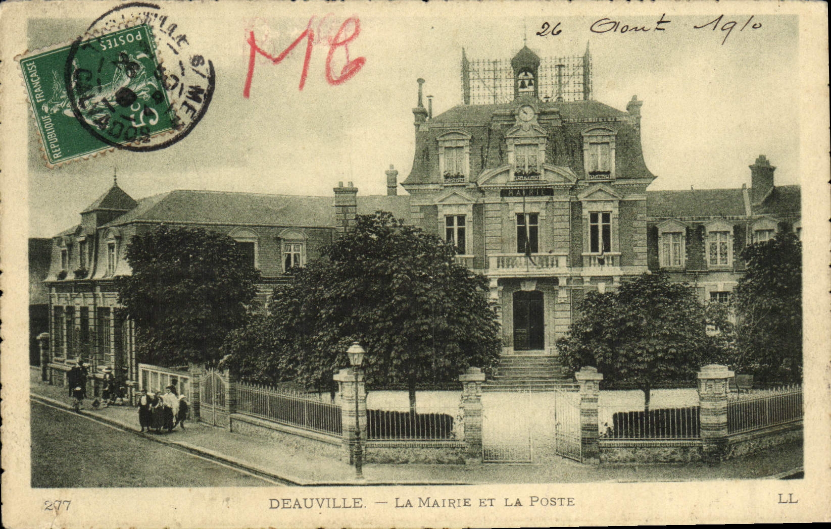 CPA Deauville La mairie et la poste
