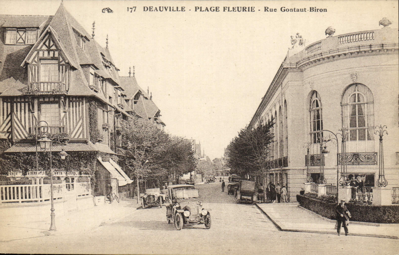 CPA Deauville Plage fleurie rue gontaut biron