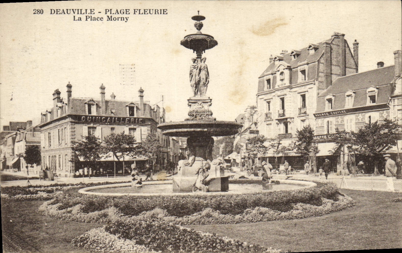 CPA Deauville plage fleurie la place morny