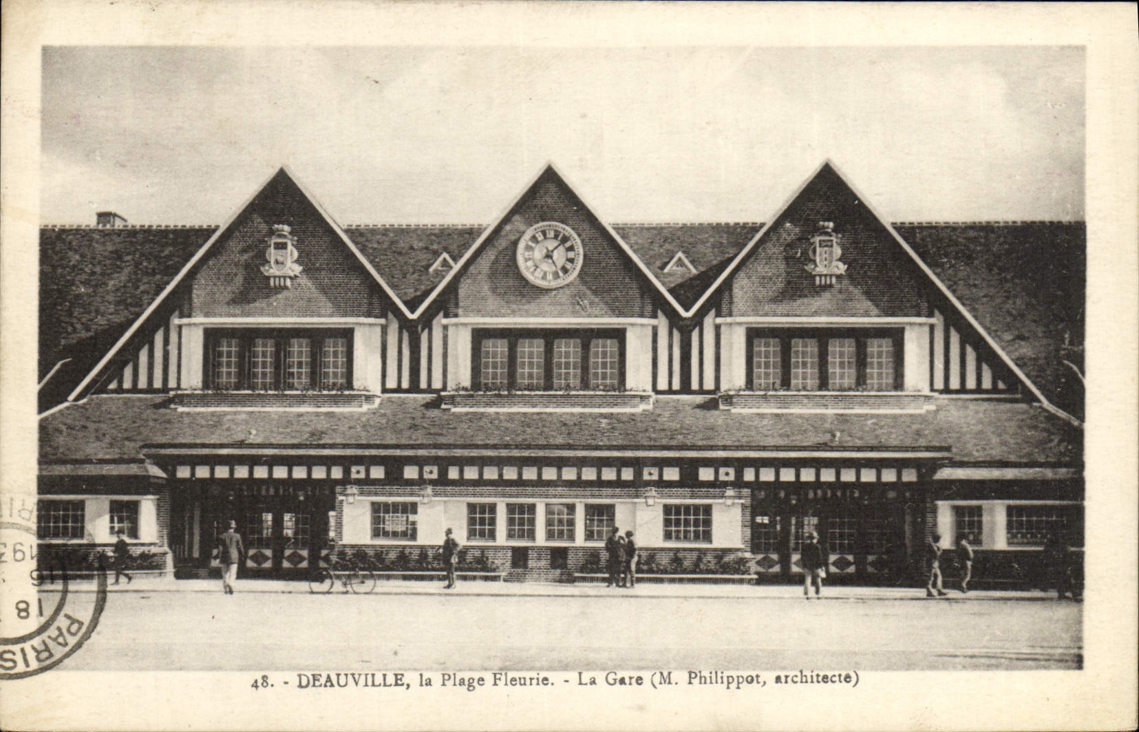 CPA Deauville La plage fleurie la gare
