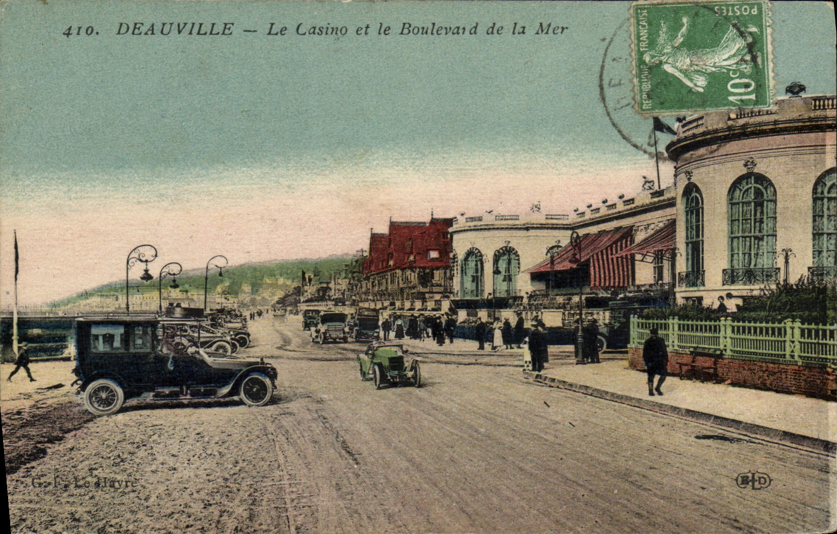 CPA Deauville Le casino et le boulevard de la mer