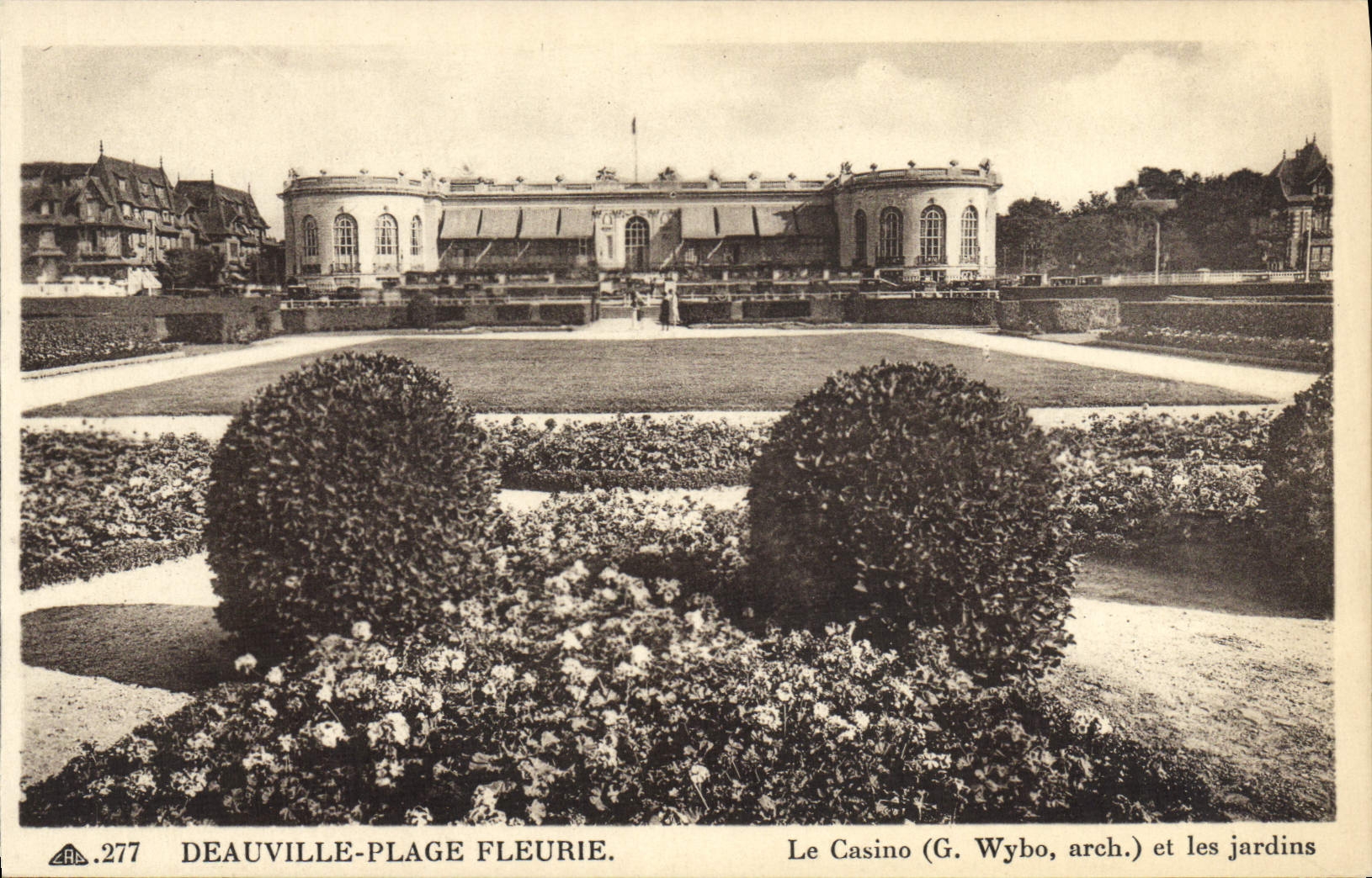 CPA Deauville Plage fleurie le casino