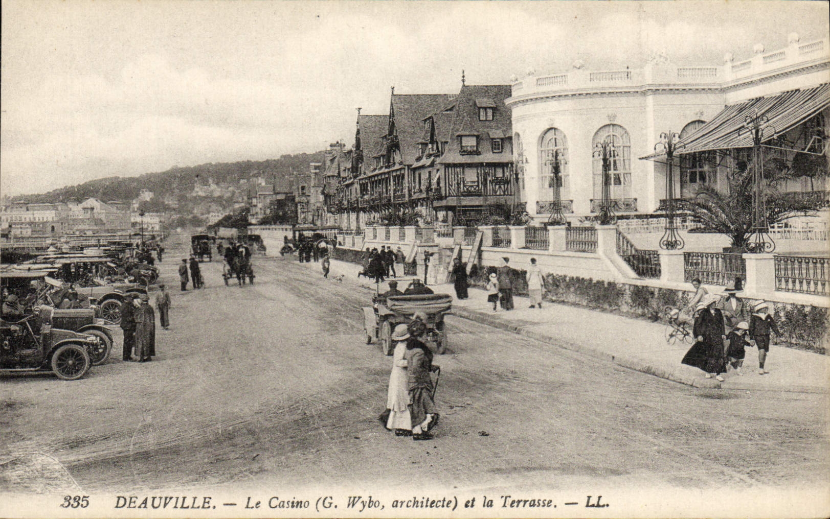 CPA Deauville Le casino et la terrasse