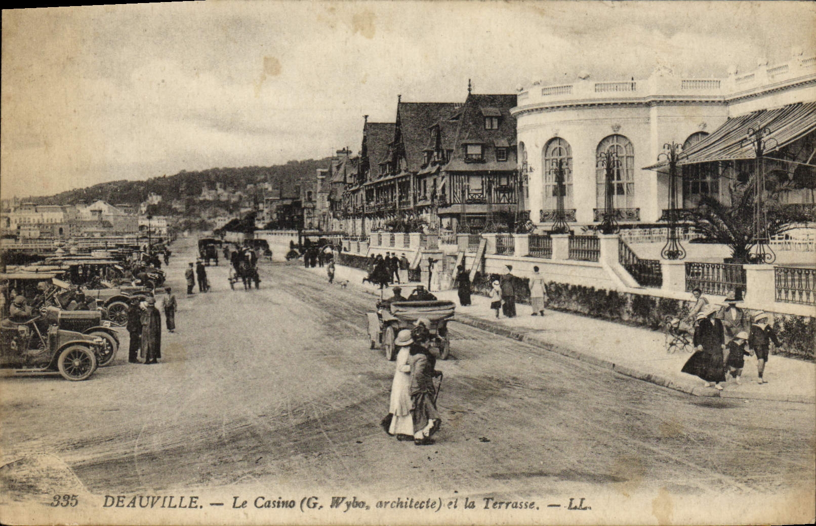 CPA Deauville Le casino et la terrasse