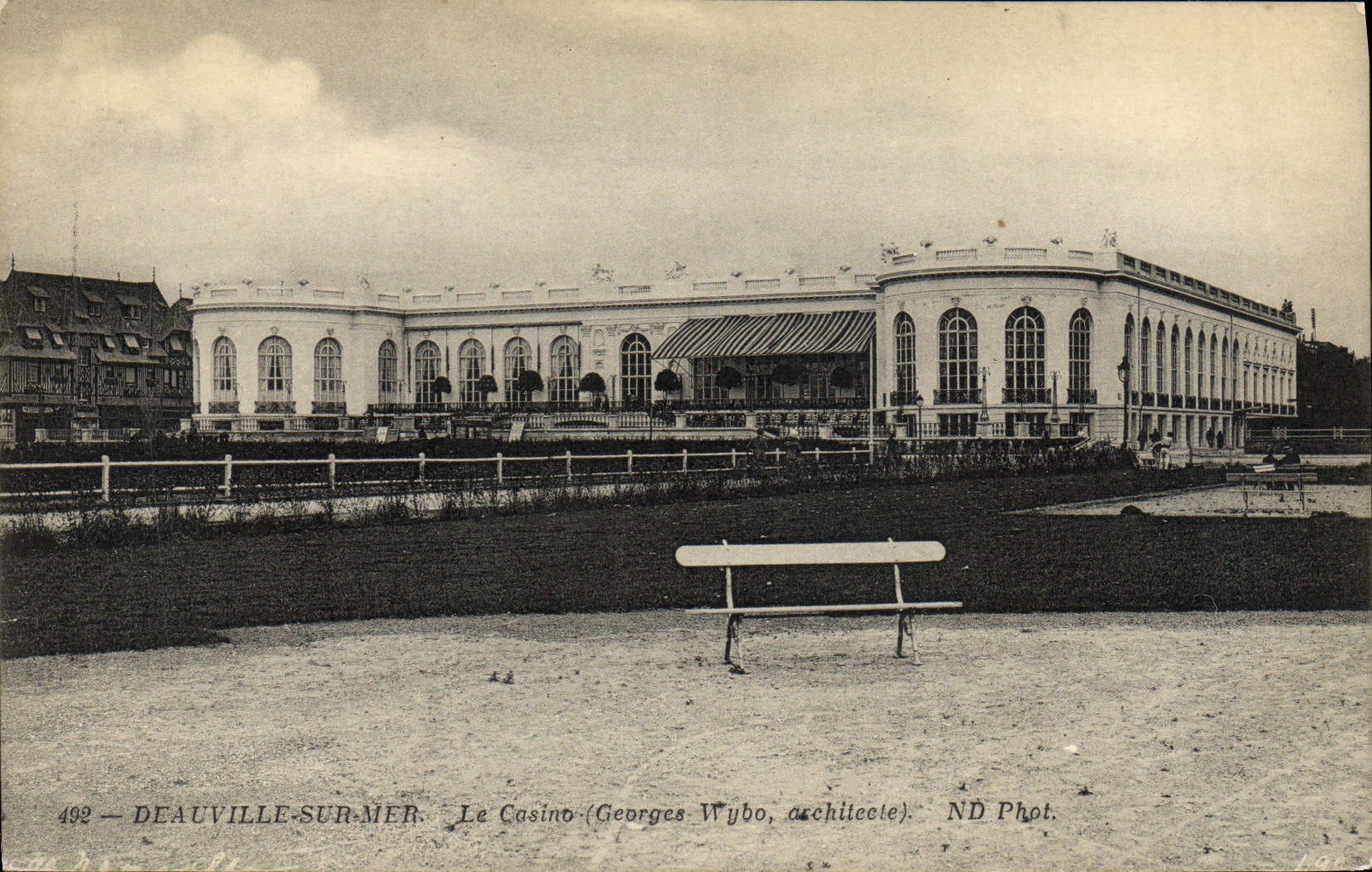 VINTAGE POSTCARD Deauville On sea the casino
