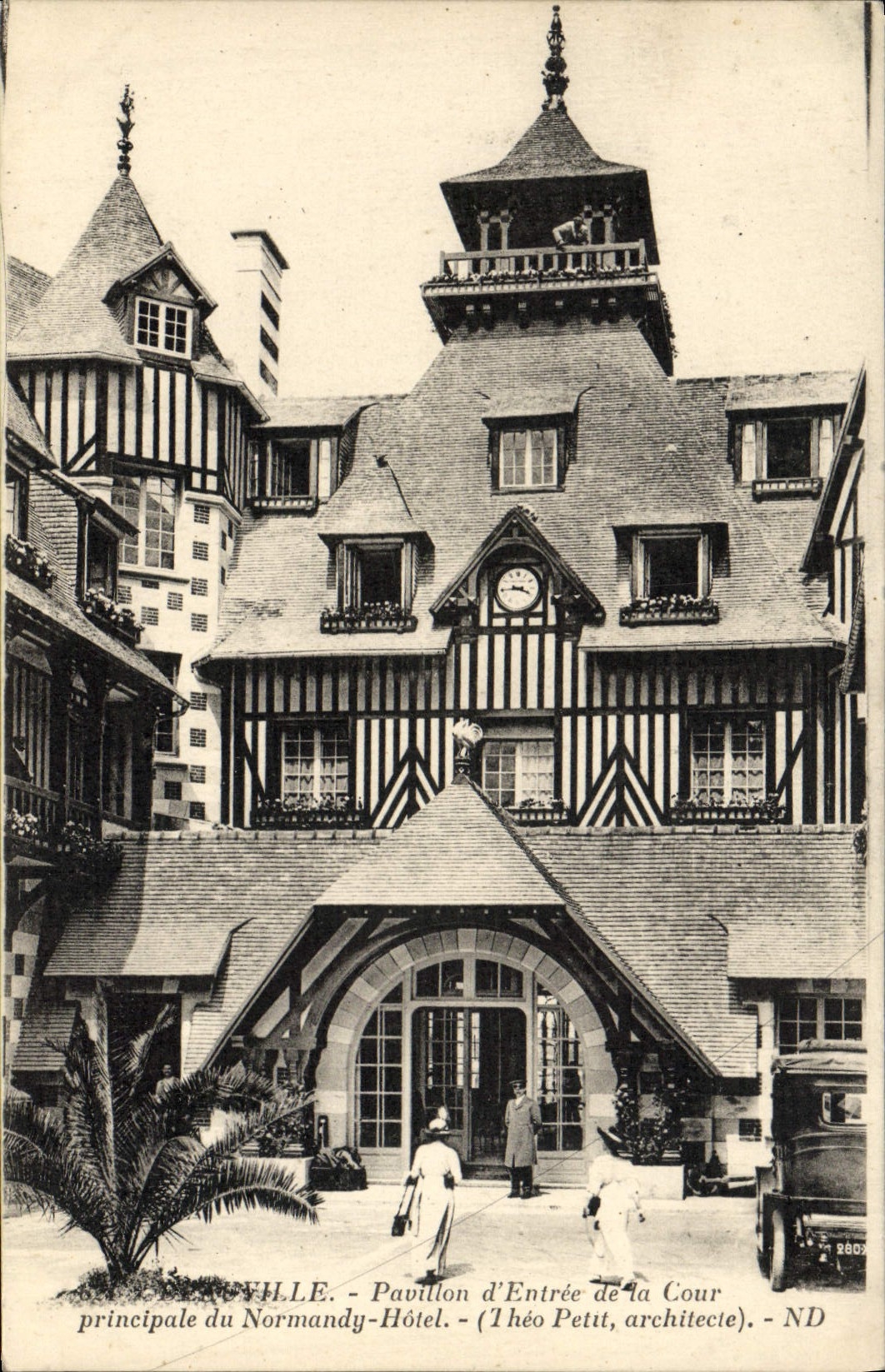 VINTAGE POSTCARD Deauville the Beach House of entry of the principal court of Normandy Hotel