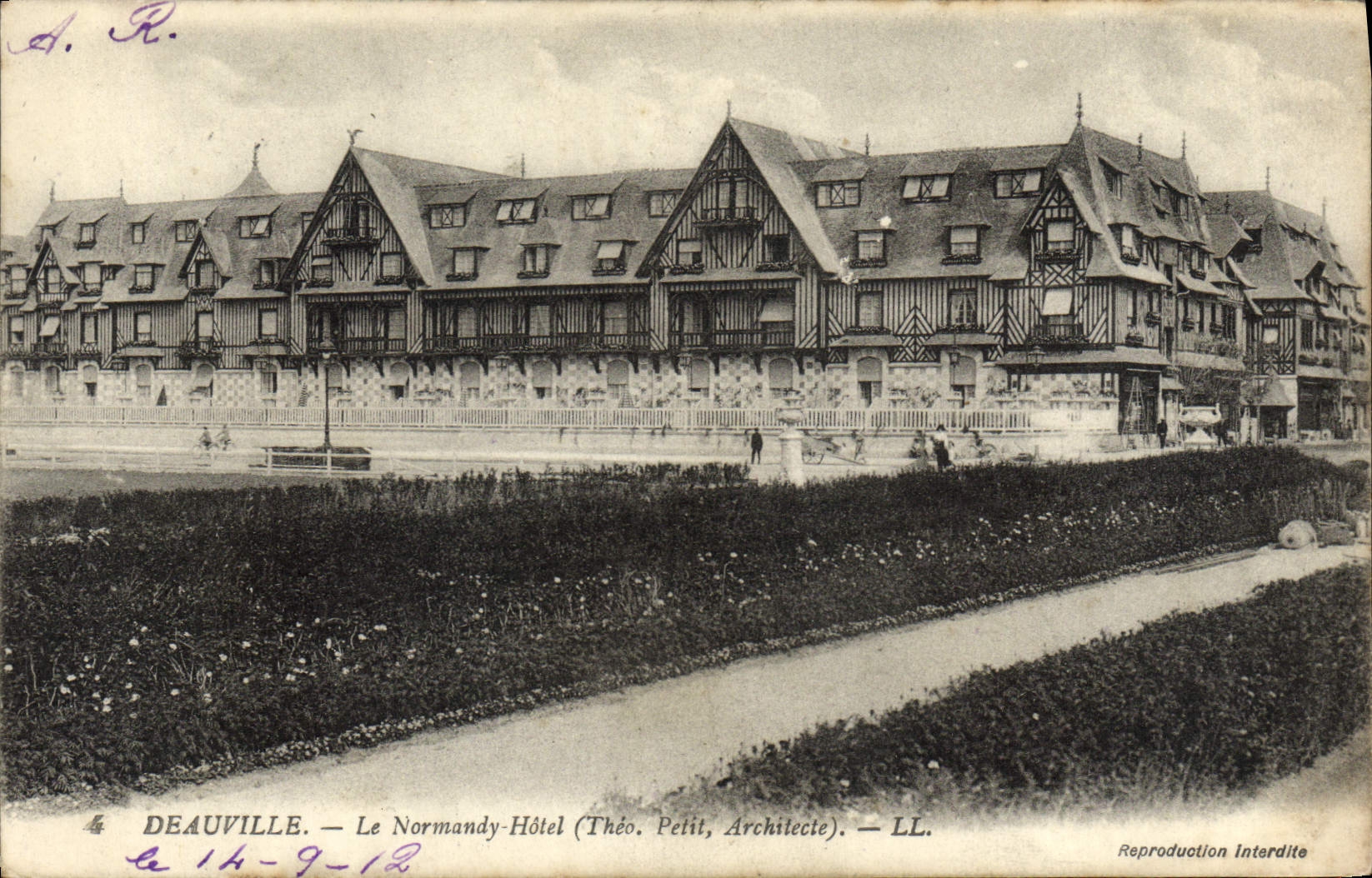 CPA Deauville La Plage Fleurie Entree du Normandy Hotel