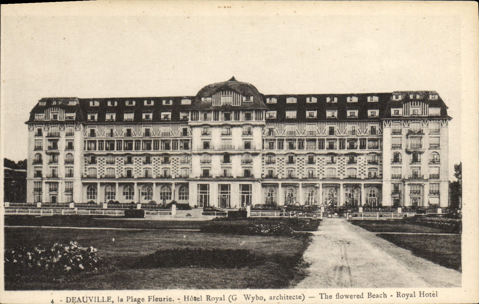 CPA Deauville L'Hotel Royal Vu des Jardins Du Casino