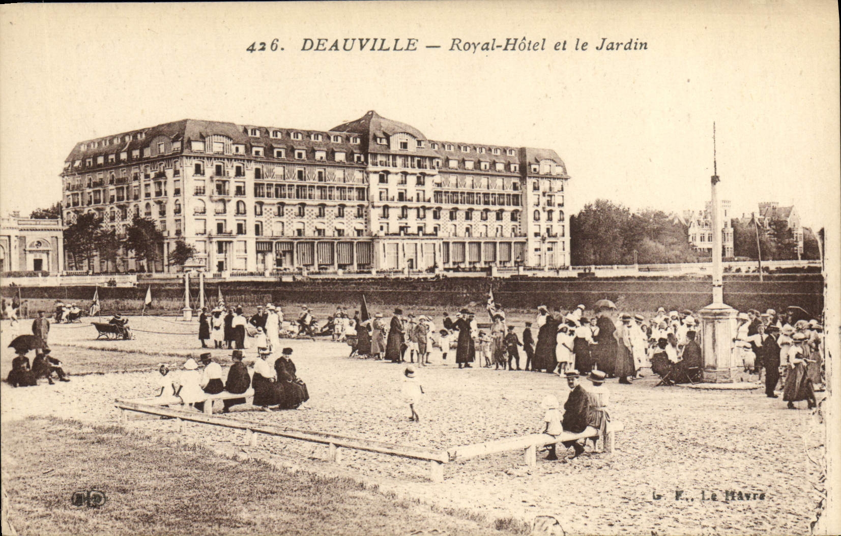 CPA Deauville Royal Hotel et le Jardin