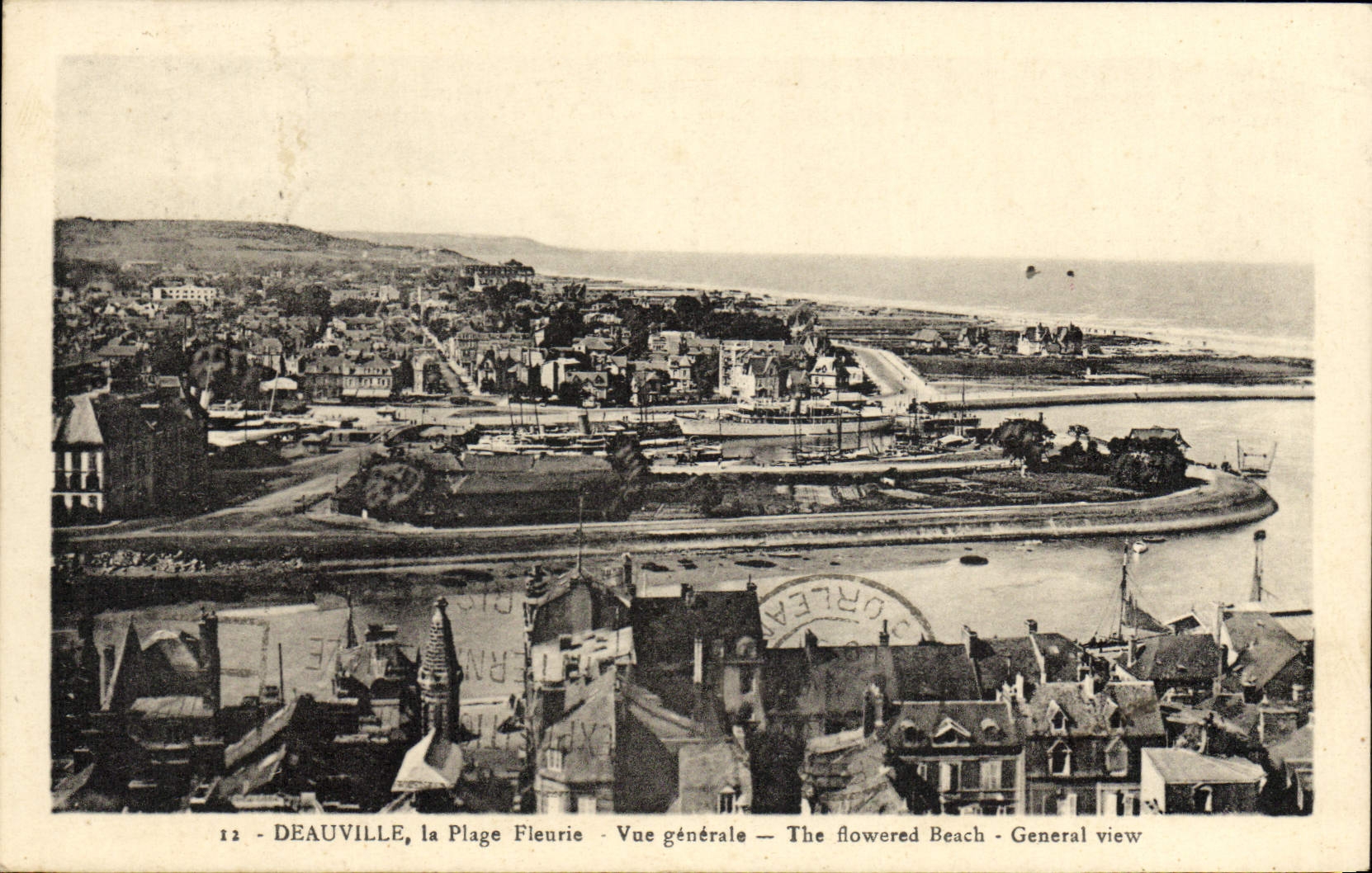 CPA Deauville La Plage Fleurie Vue Generale