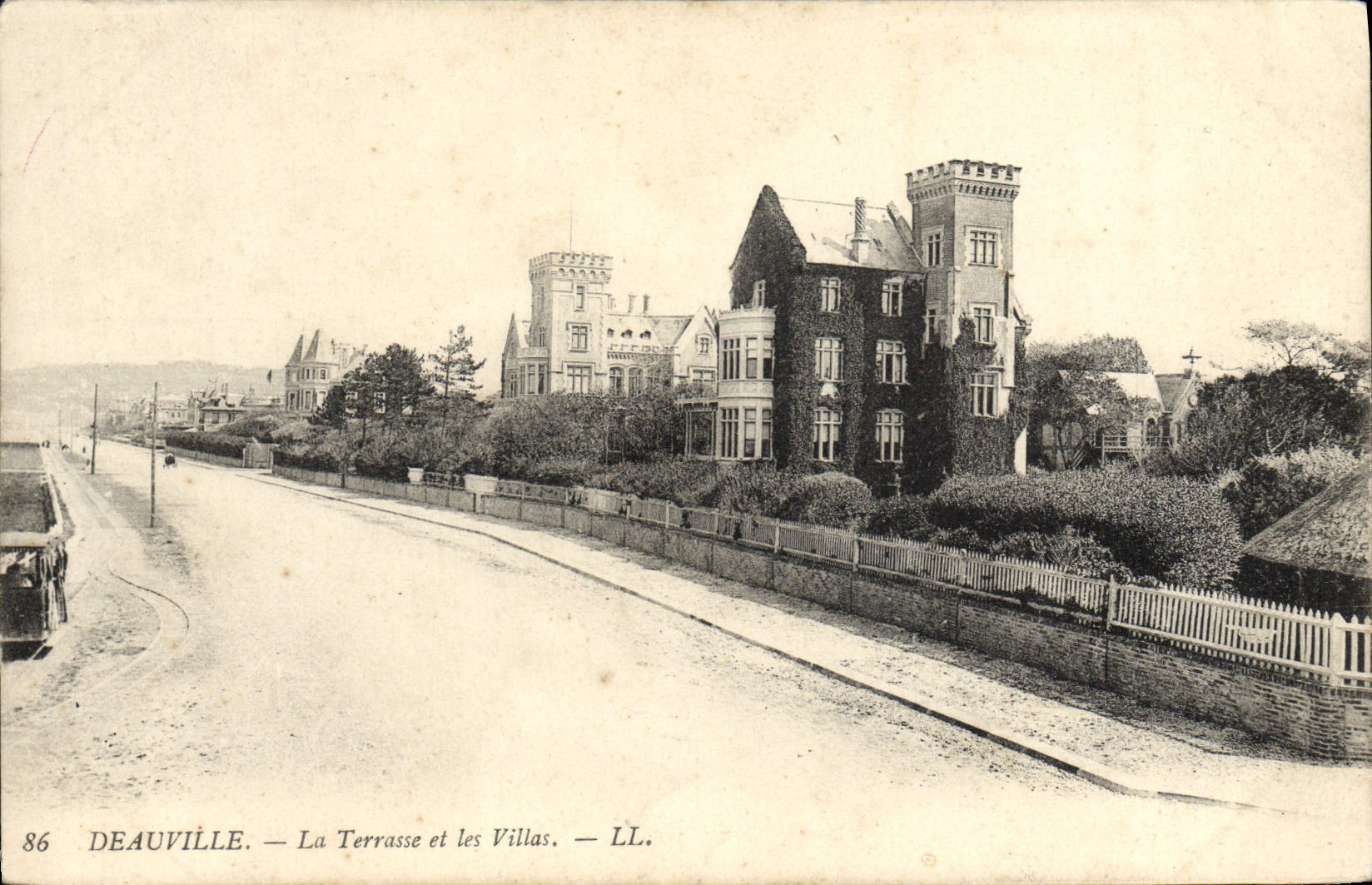 CPA Deauville La Terrasse et les Villas