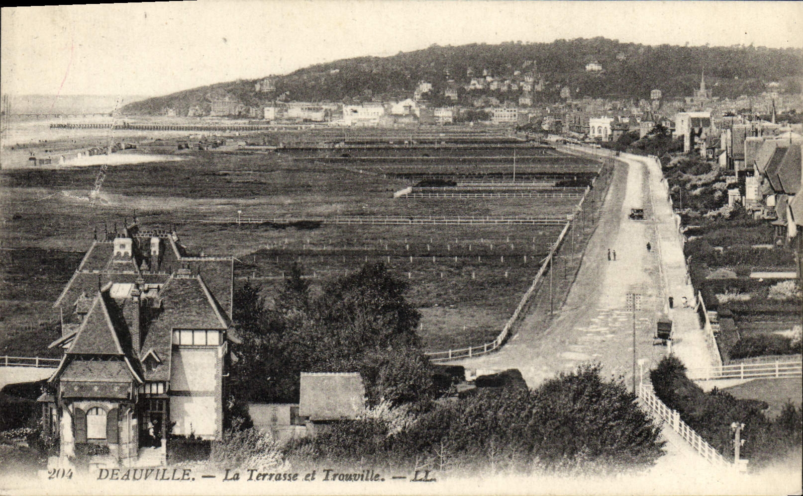CPA Deauville La Terrasse et les Villas