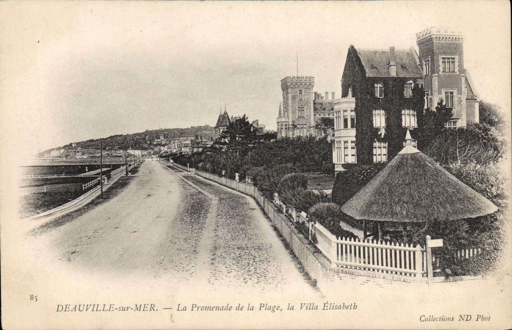 CPA Deauville Sur Mer La Promenade de la Plage la Villa Elisabeth